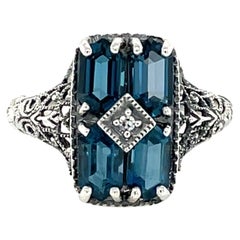 Antiker filigraner Ring aus Sterlingsilber mit blauem Topas im Londoner Stil und Diamant-Akzent