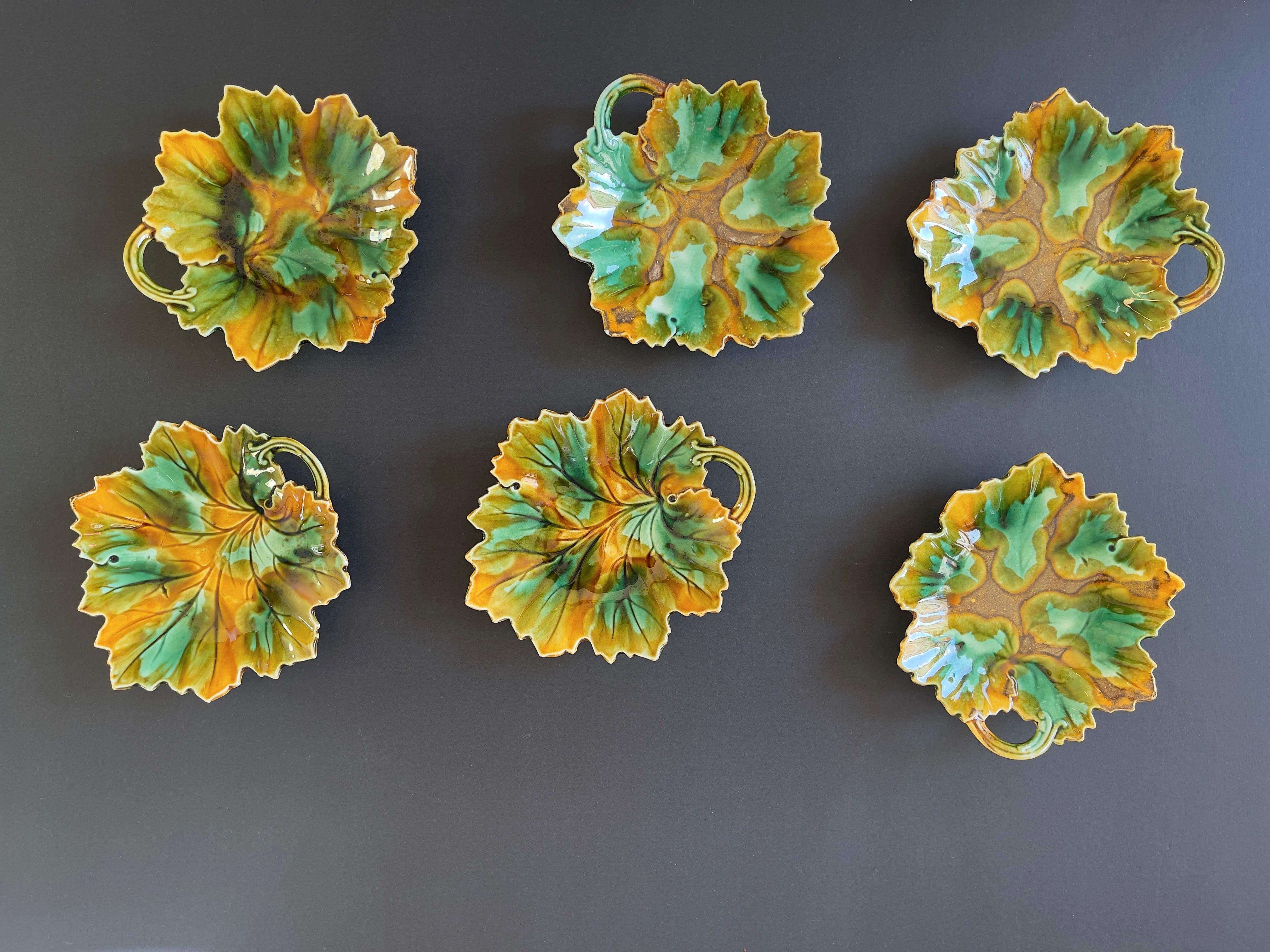 Allemand Plats à feuilles en majolique de style ancien, lot de 6 plats d'accompagnement aux couleurs chaudes de l'automne en vente