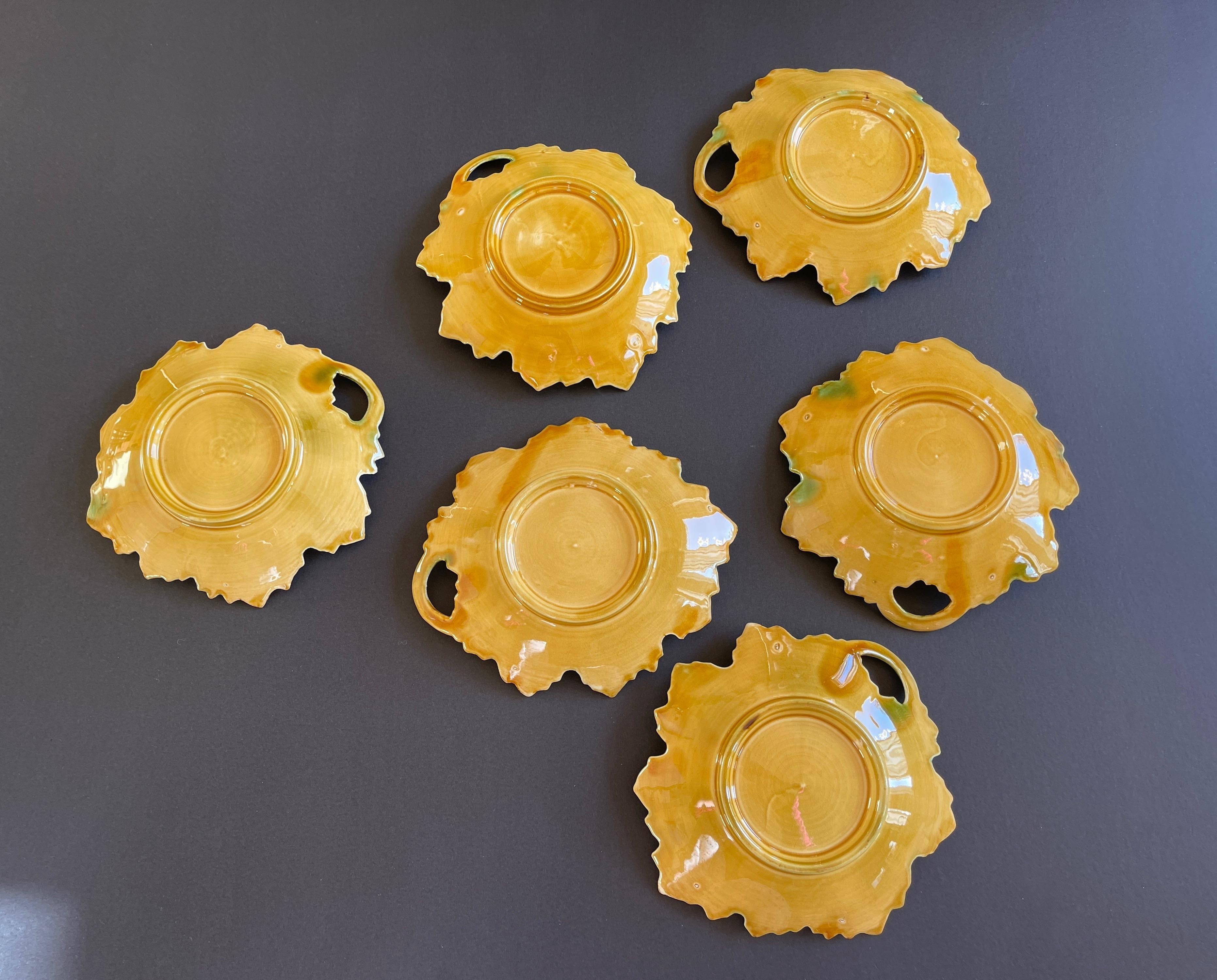 Plats à feuilles en majolique de style ancien, lot de 6 plats d'accompagnement aux couleurs chaudes de l'automne en vente 1