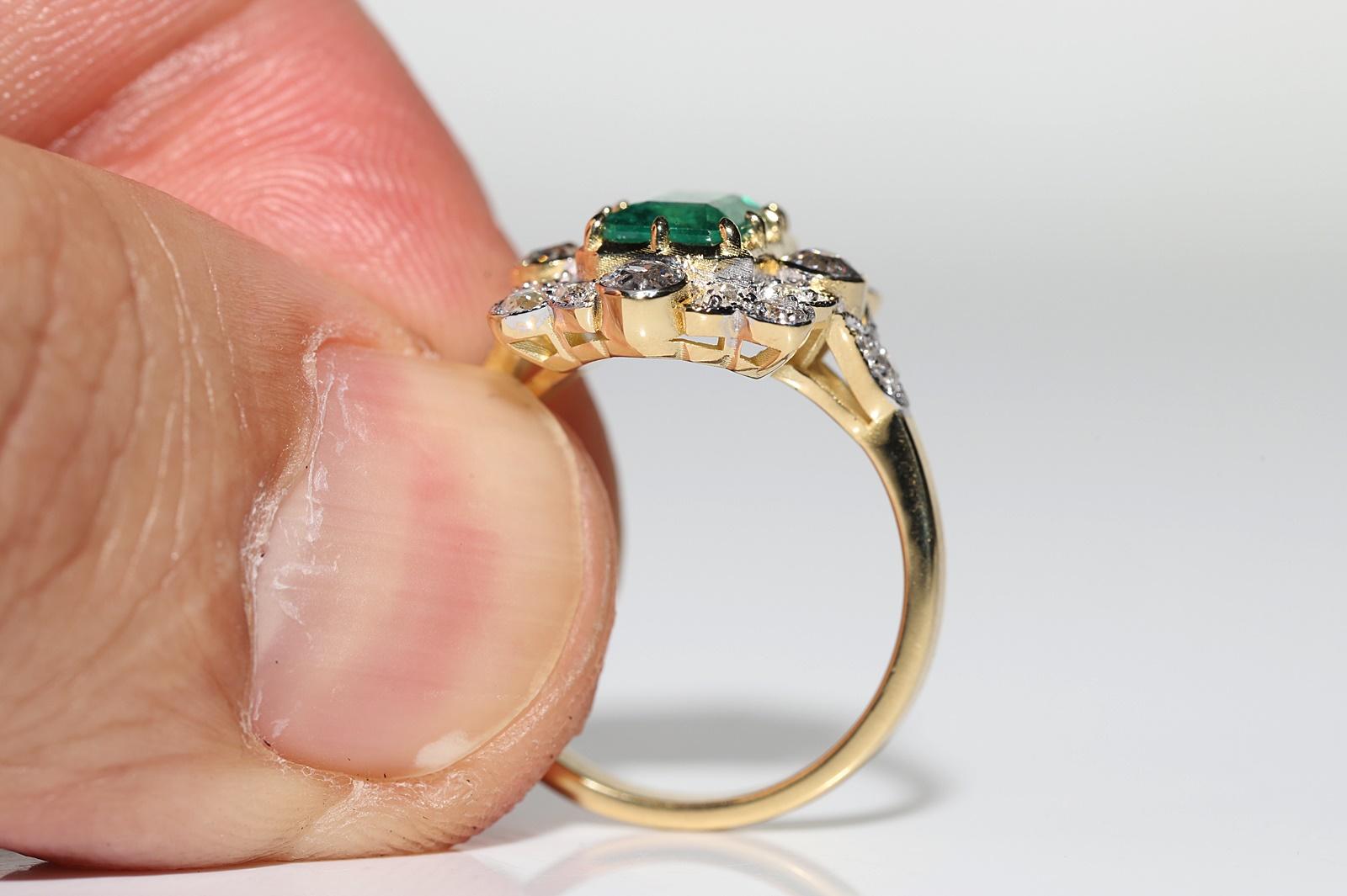 New Made 18k Gold Natural Diamond And Emerald Decorated Ring  For Sale 4