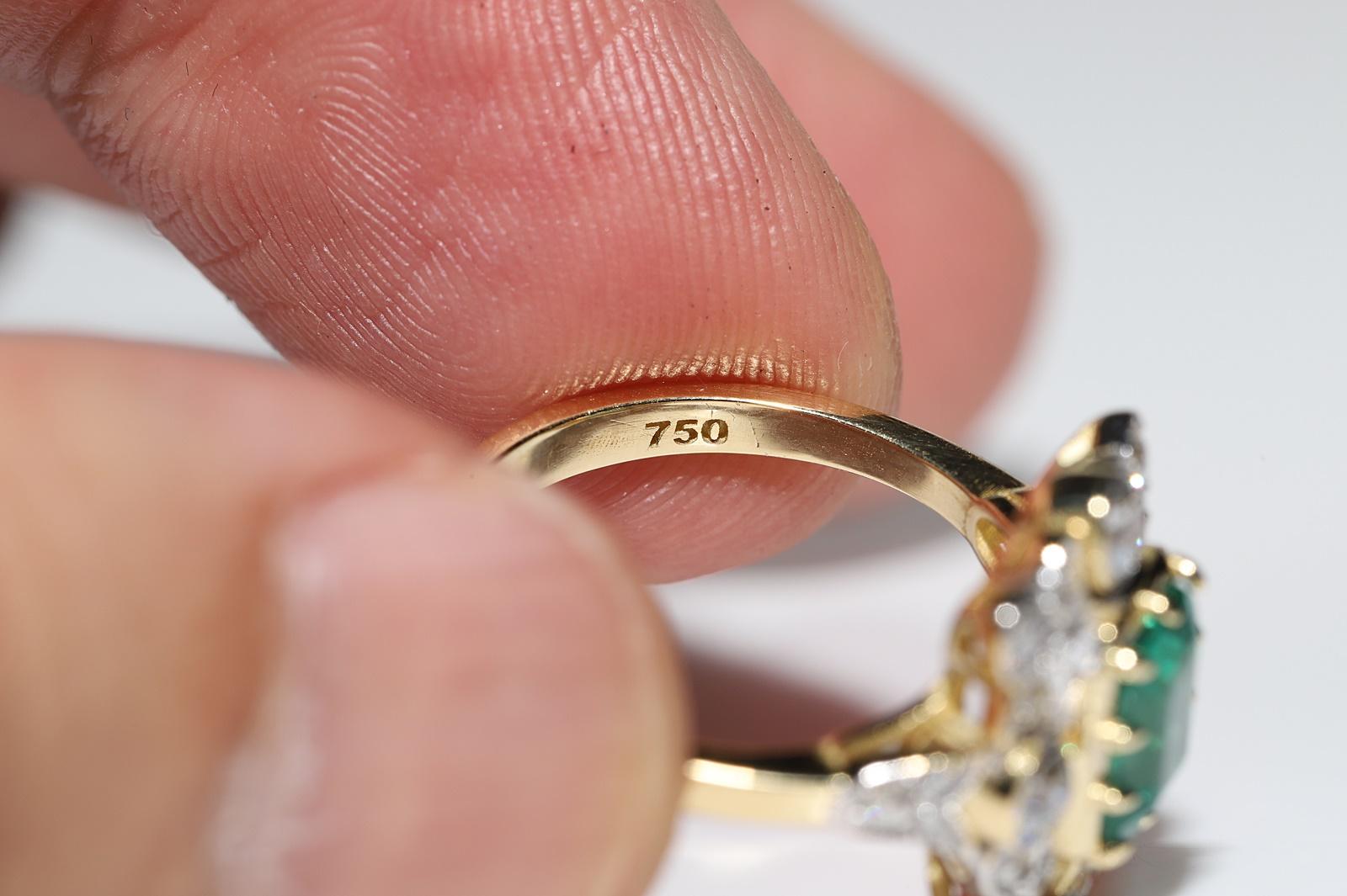 Bague de fabrication neuve en or 18 carats décorée de diamants naturels et d'émeraudes  en vente 6