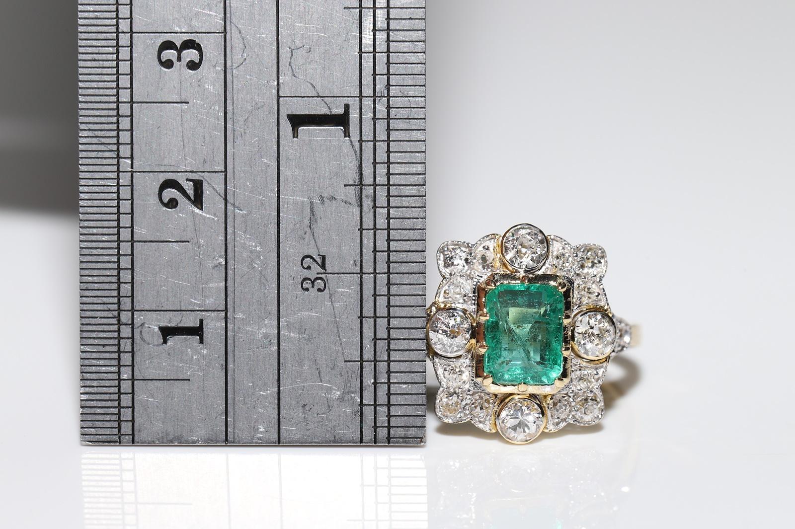 New Made 18k Gold Natural Diamond And Emerald Decorated Ring For Sale 7