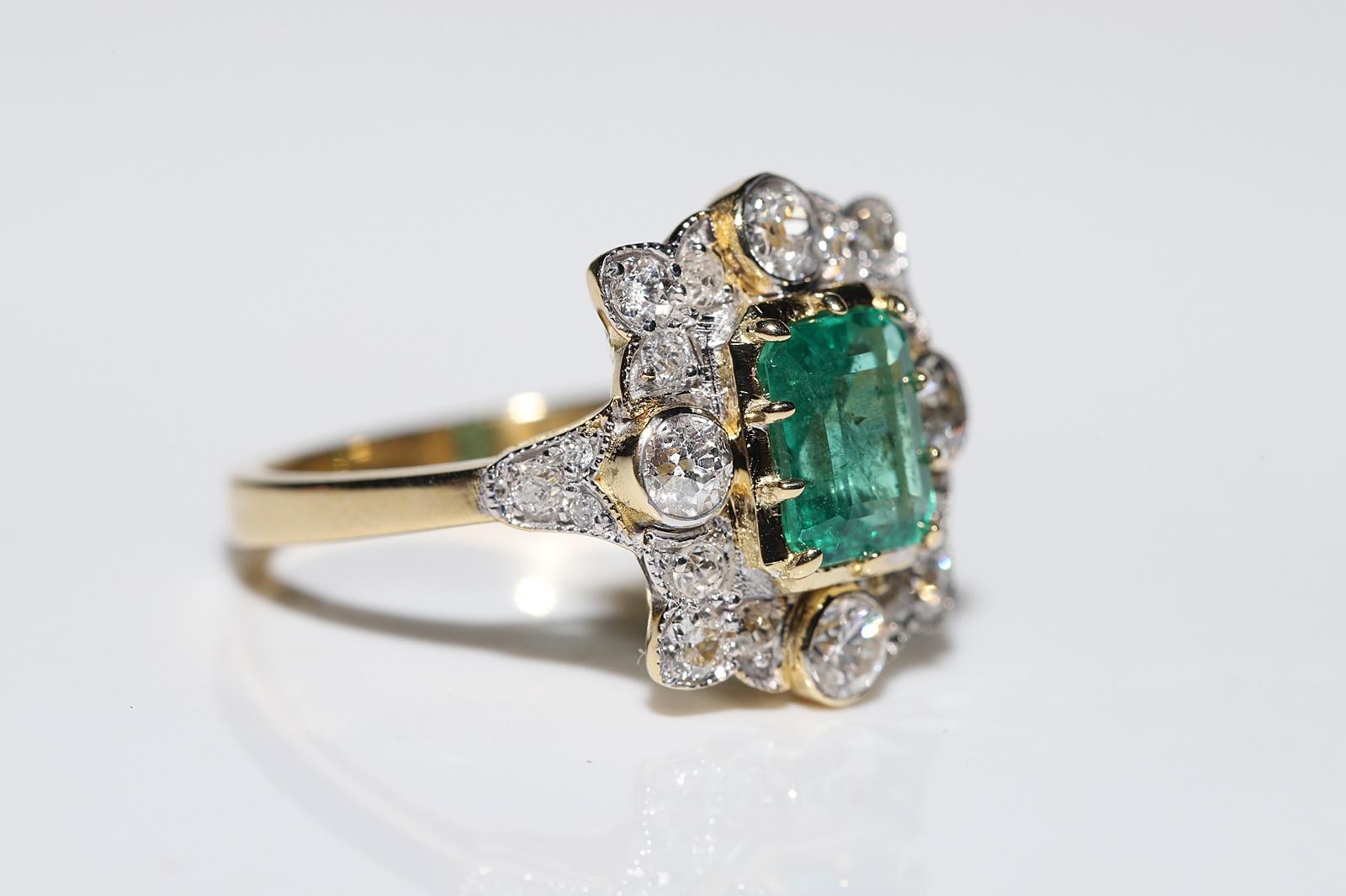Women's New Made 18k Gold Natural Diamond And Emerald Decorated Ring  For Sale