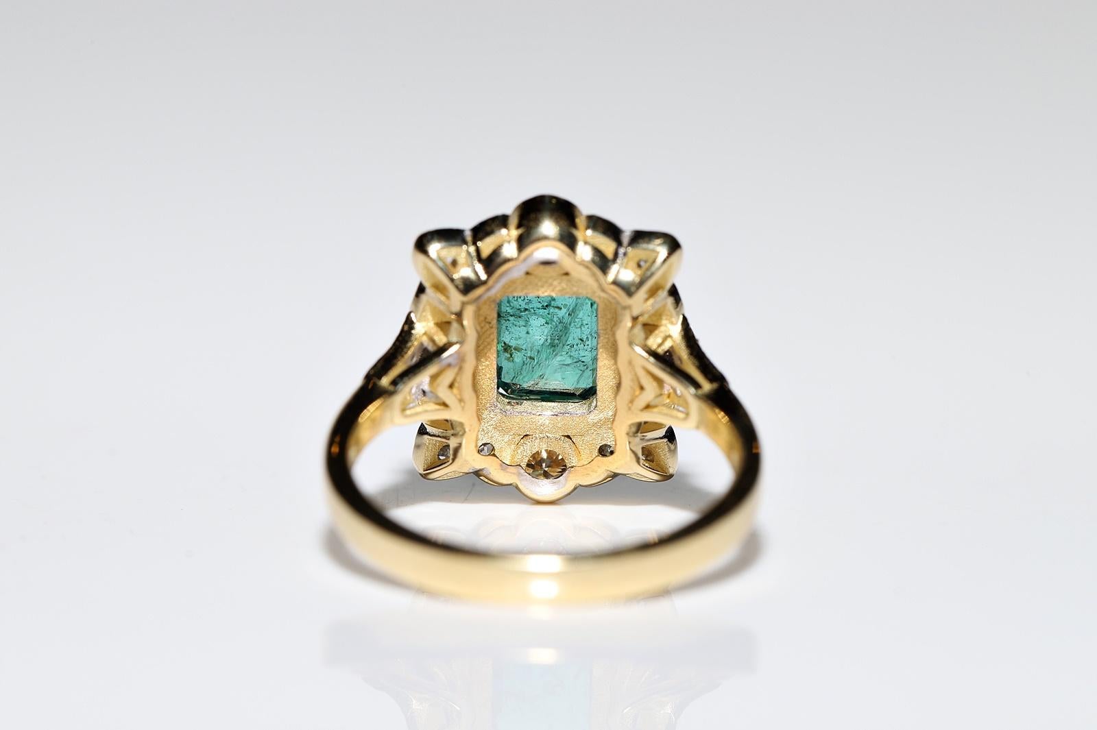 New Made 18k Gold Natural Diamond And Emerald Decorated Ring  For Sale 2