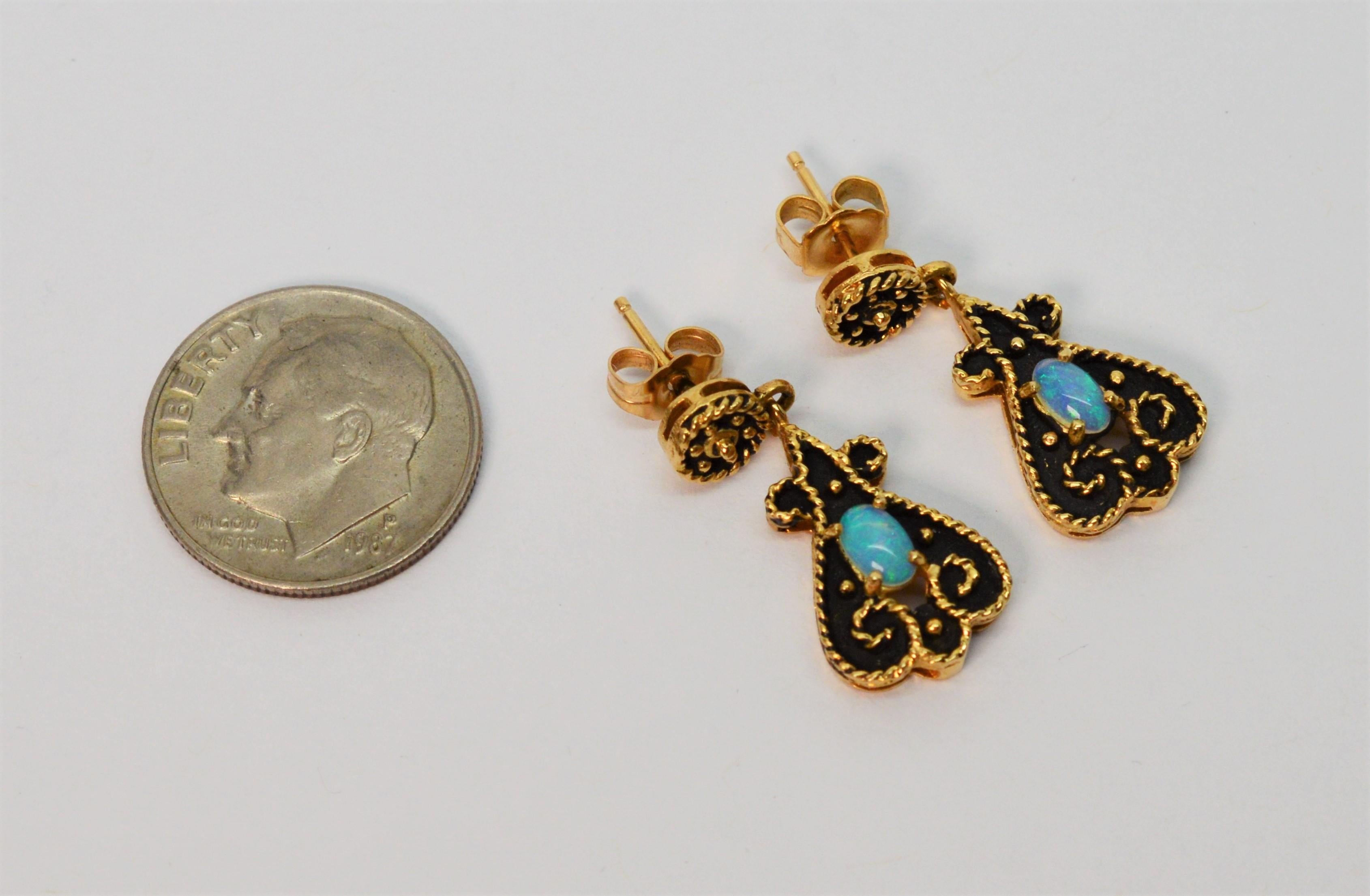 Antike Opal-Tropfen-Ohrringe aus Gelbgold im Angebot 1