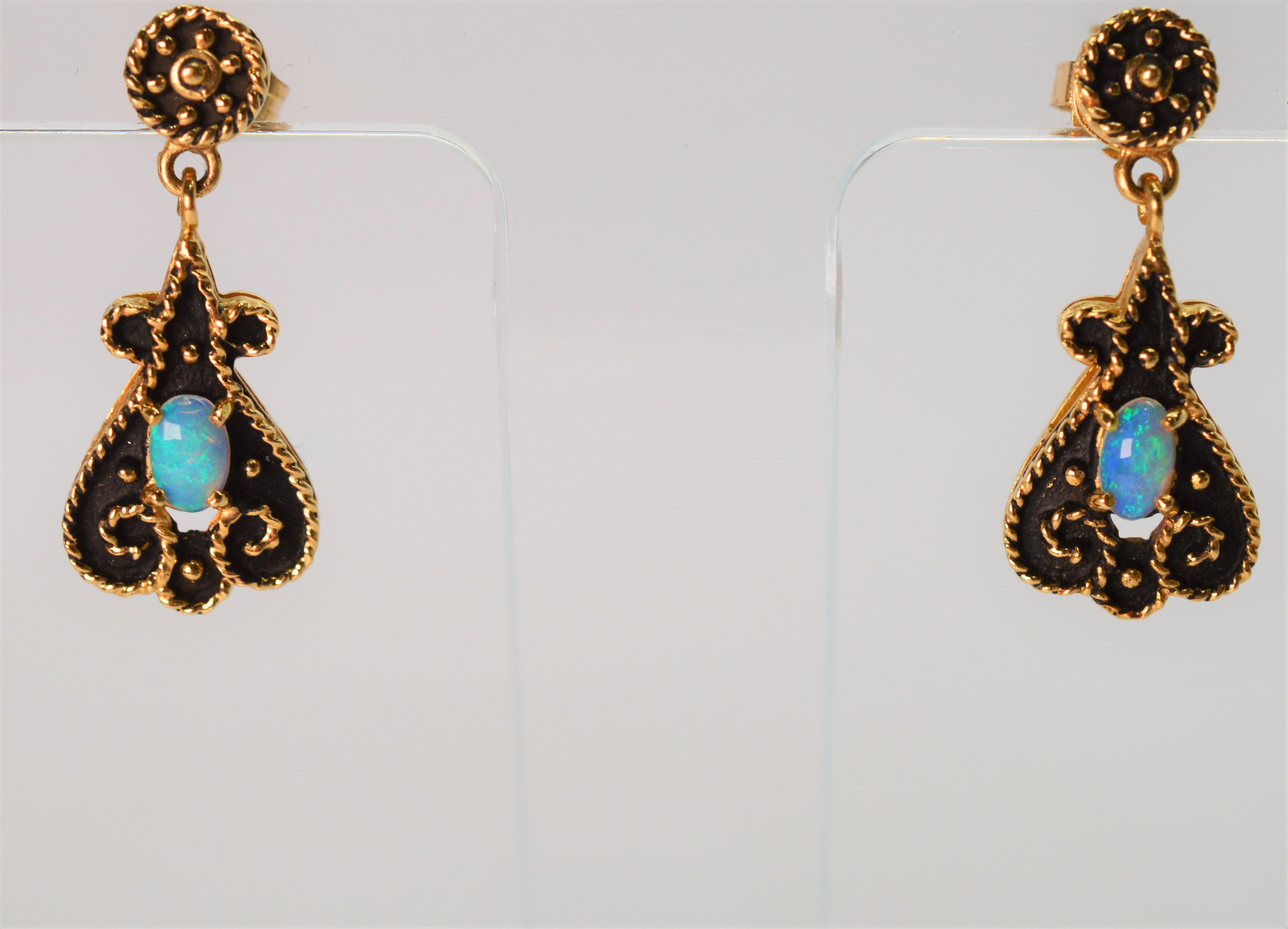 Antike Opal-Tropfen-Ohrringe aus Gelbgold im Angebot 2