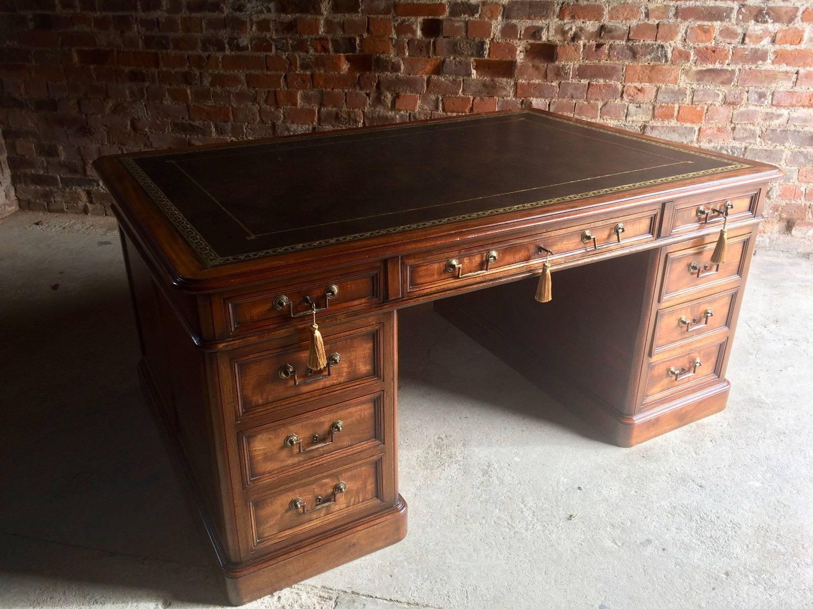 Antique Style Partners Desk Twin Pedestal Mahogany 20th Century In Excellent Condition In Longdon, Tewkesbury