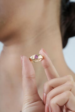 Antique Style Pear Cut Natural Pink Sapphire Signet Ring in 14K Yellow Gold