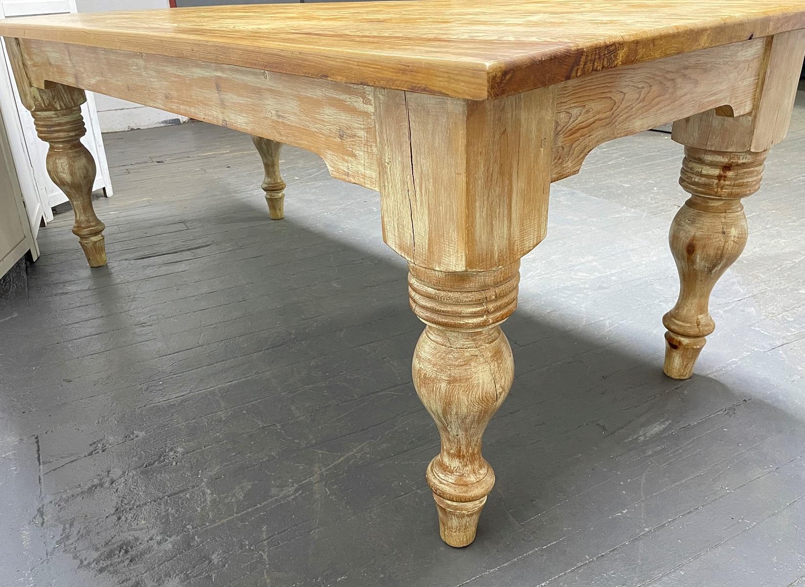 Antique Style Pine Farm Table In Good Condition For Sale In New York, NY