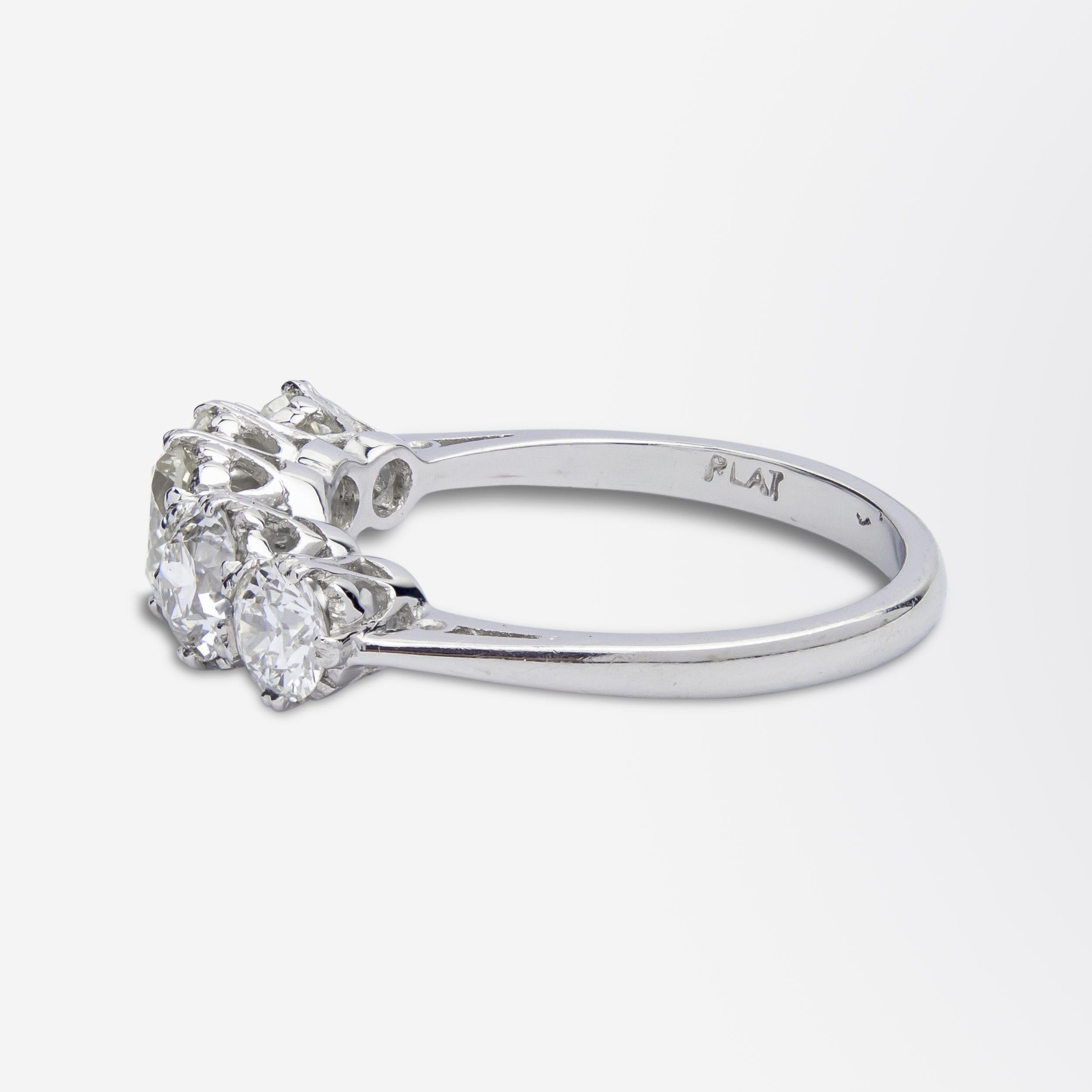 Taille vieille Europe Bague de style antique en platine et diamant de taille européenne ancienne en vente