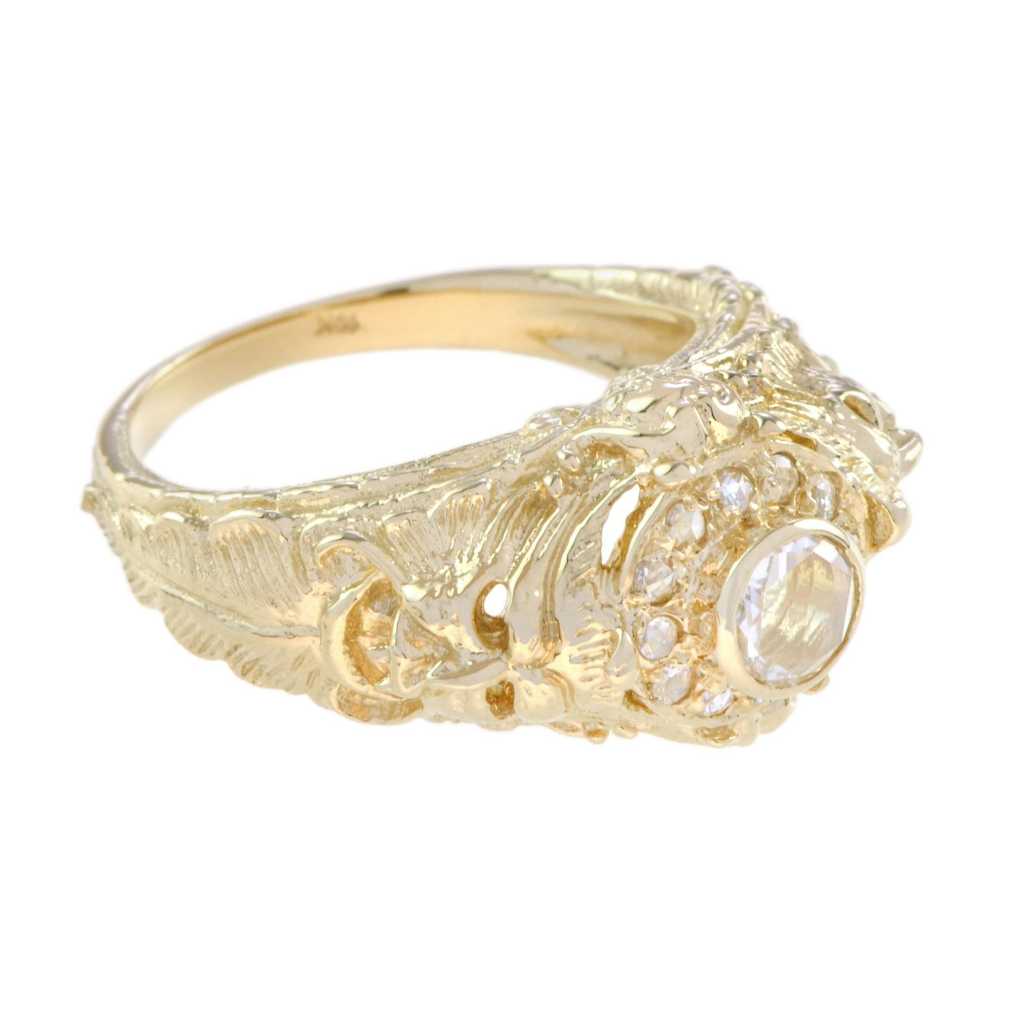 Une bague dôme unisexe en or jaune et diamants taille ancienne est densément sertie de douze diamants. Les épaules sont sculptées de rinceaux de feuillage. Cette bague exquise est une merveilleuse addition à votre collection de bijoux fins. Or 14K.