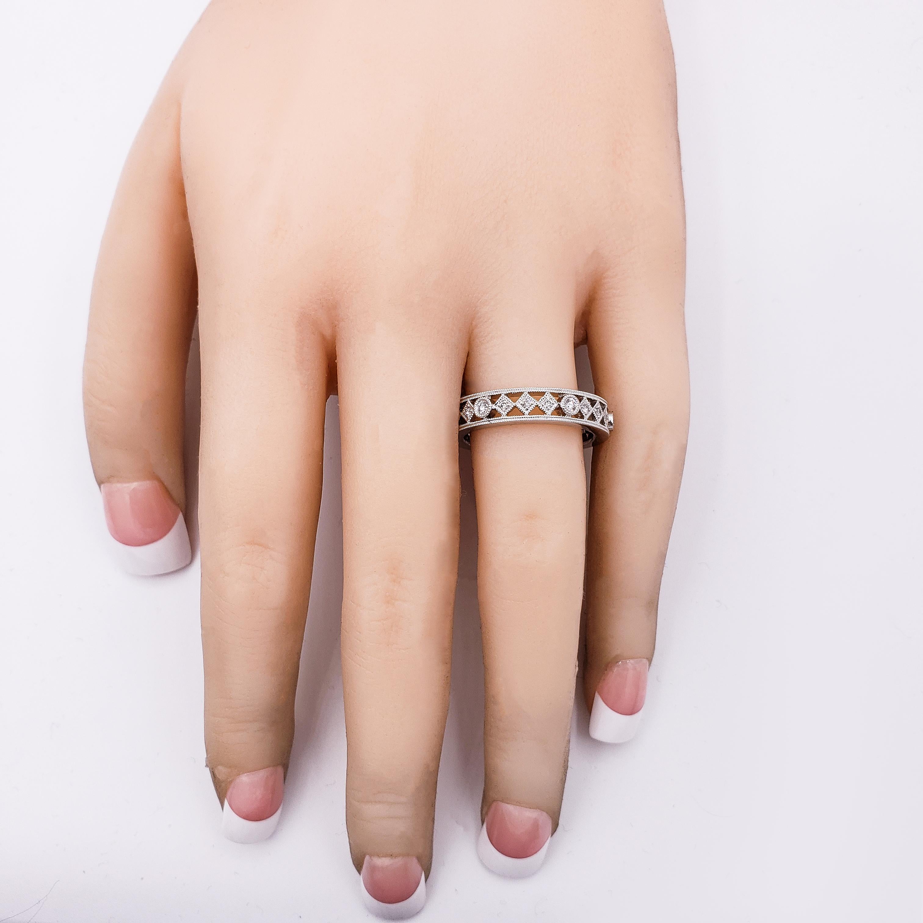 Round Cut Roman Malakov Antique Style Round Diamond Fashion Ring For Sale