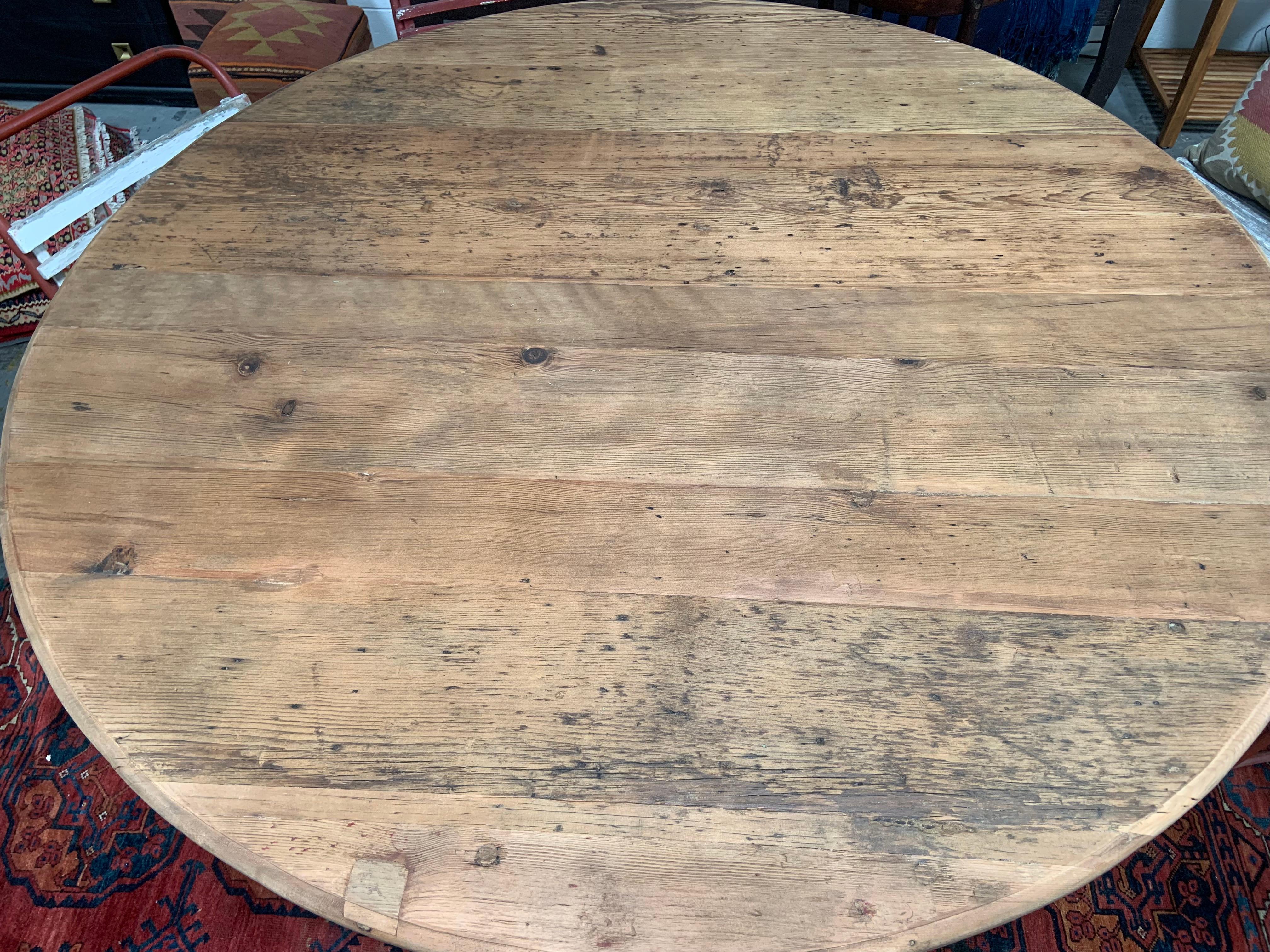 Antique-Style Round Dining Table In Excellent Condition In Los Angeles, CA