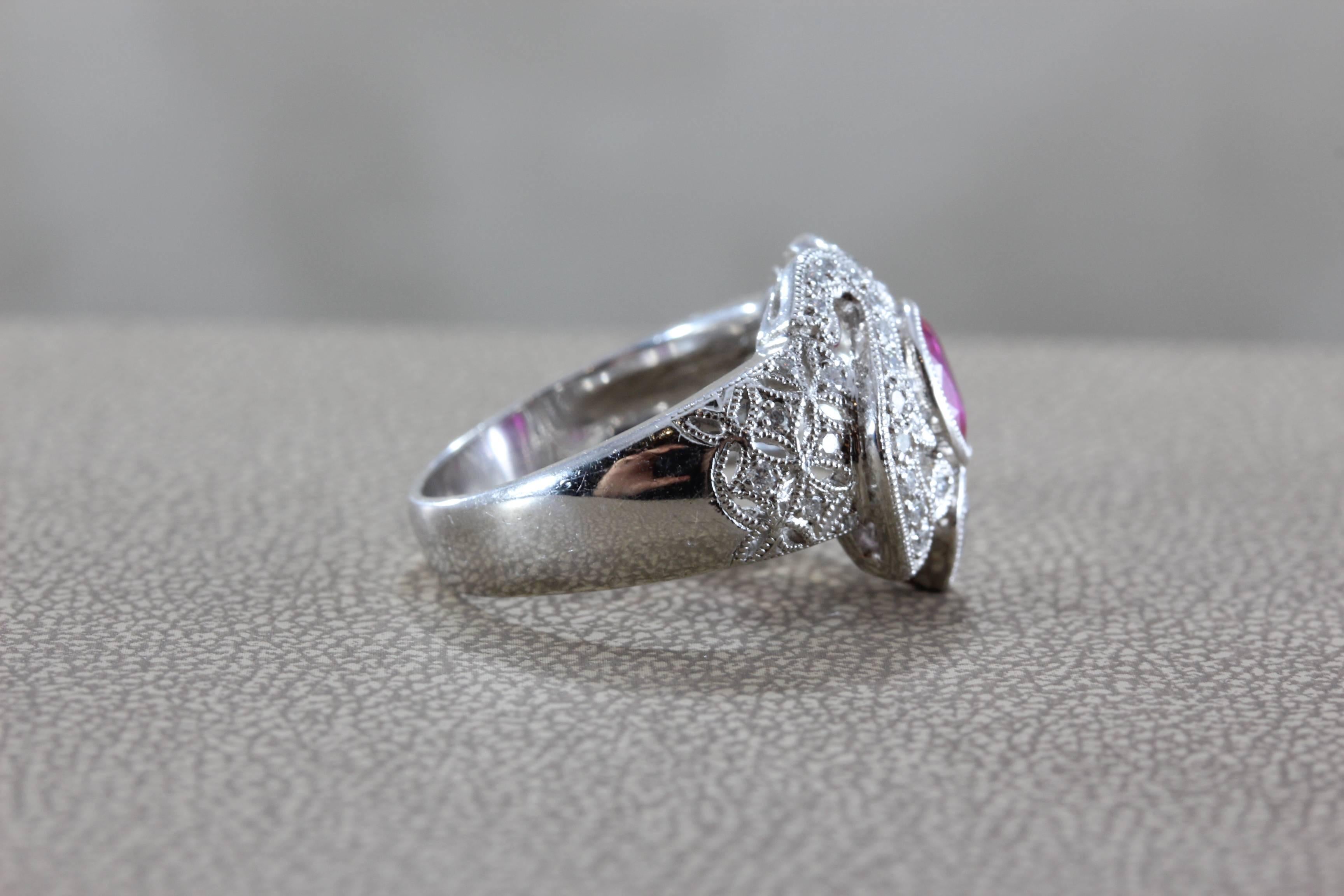Anello in platino con diamante e rubino in stile antico In condizioni Nuovo in vendita a Beverly Hills, CA