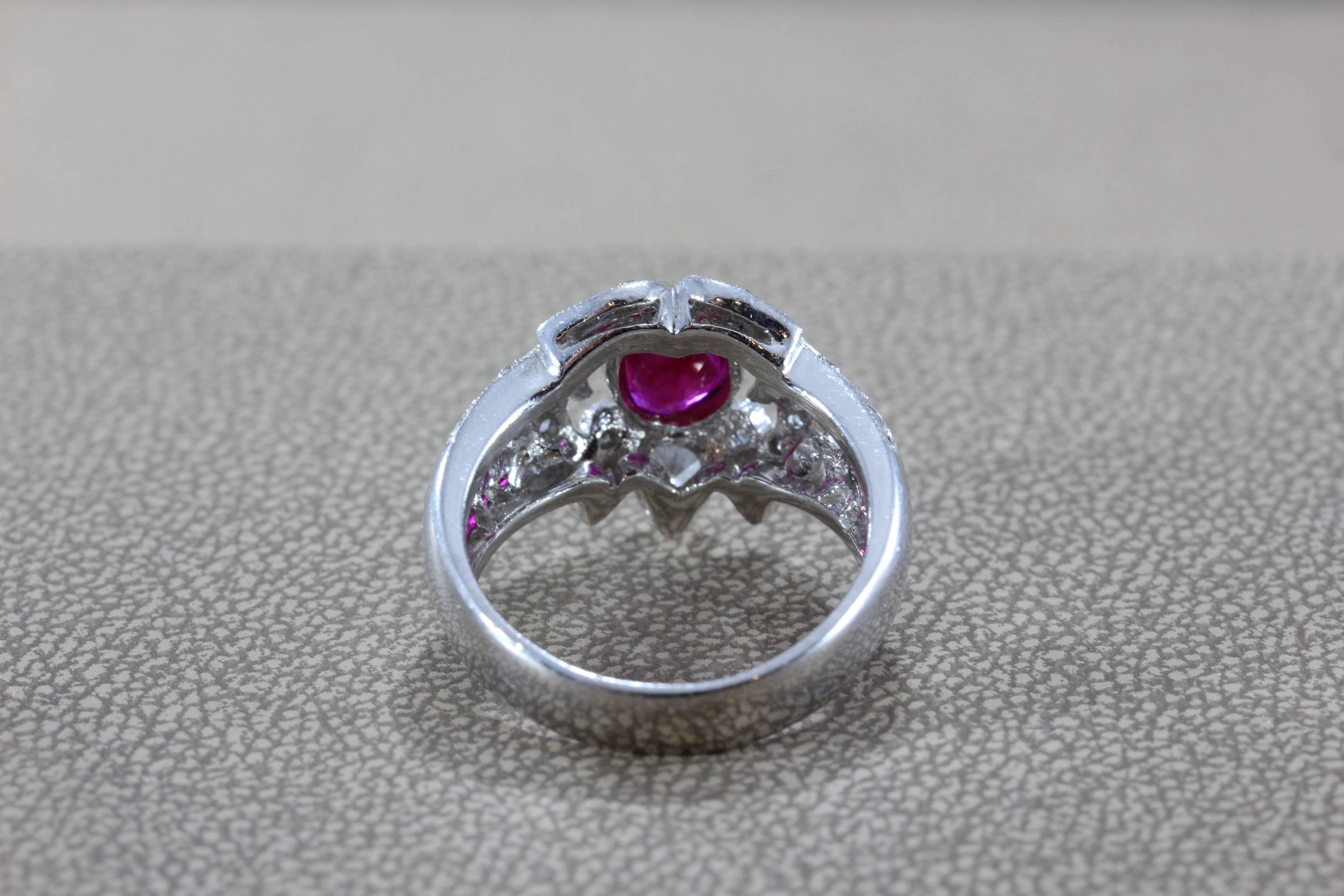 Donna Anello in platino con diamante e rubino in stile antico in vendita