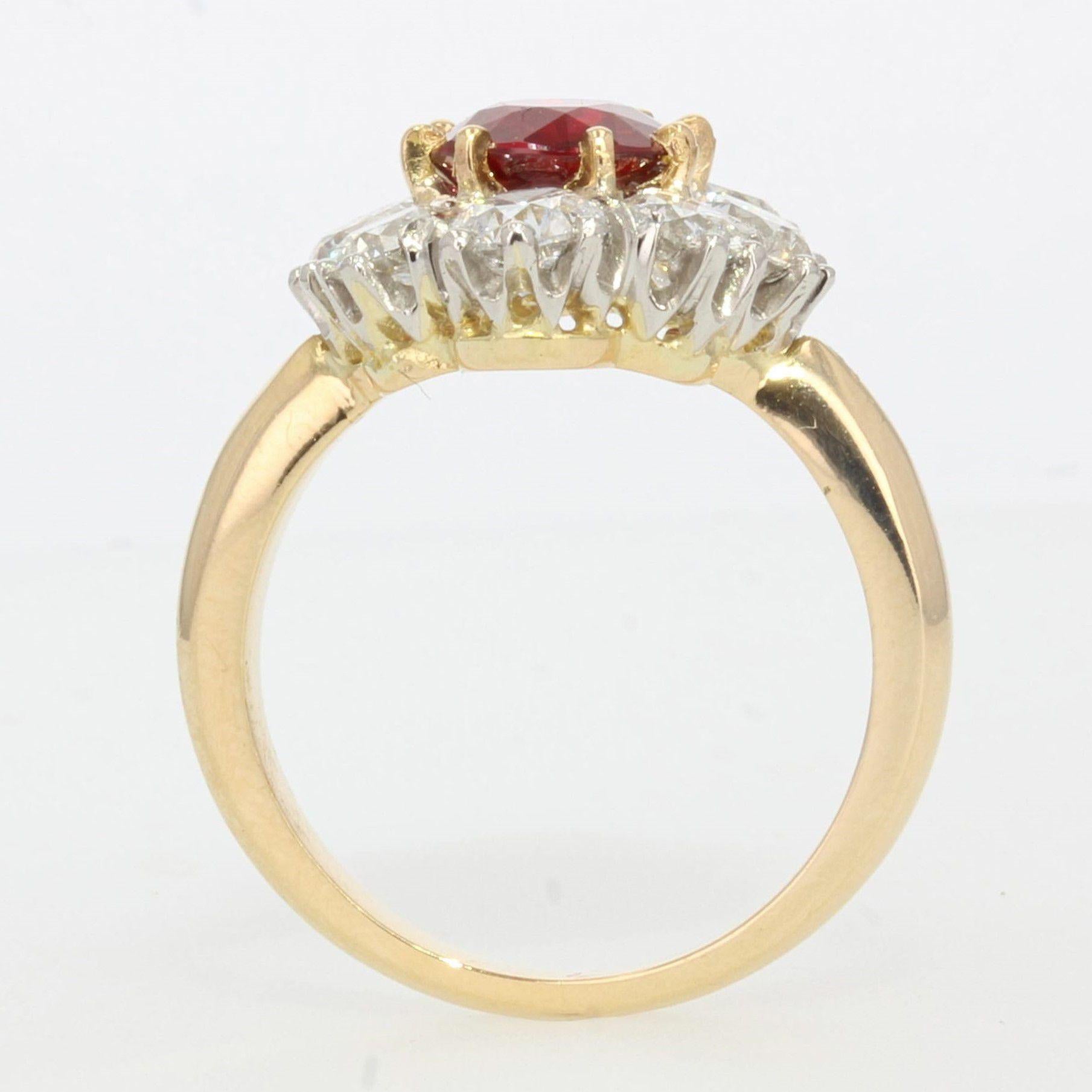 Antique Style Ruby Diamonds 18 Karat Yellow Gold Platinum Daisy Ring For Sale 2