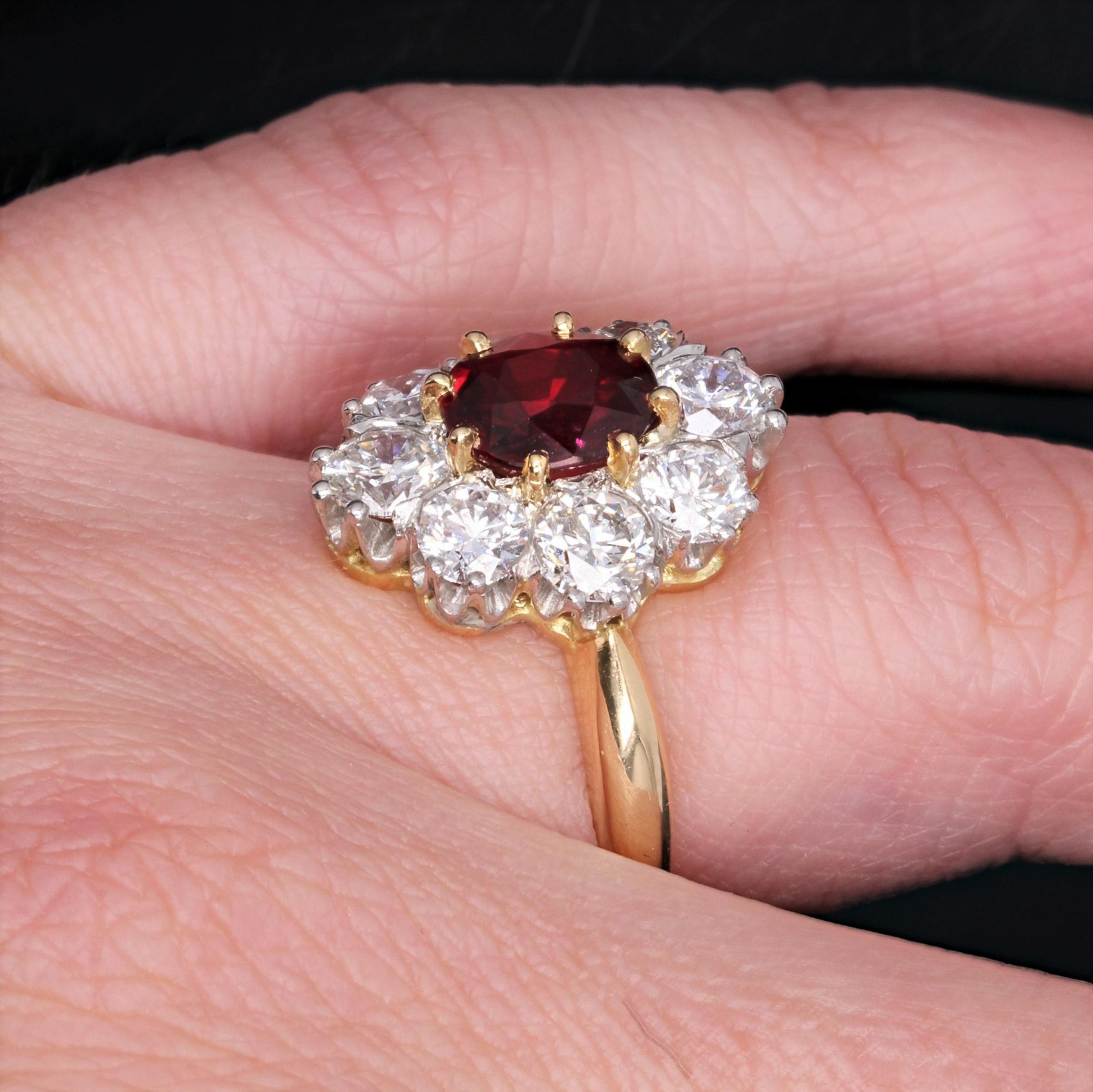Antique Style Ruby Diamonds 18 Karat Yellow Gold Platinum Daisy Ring For Sale 4