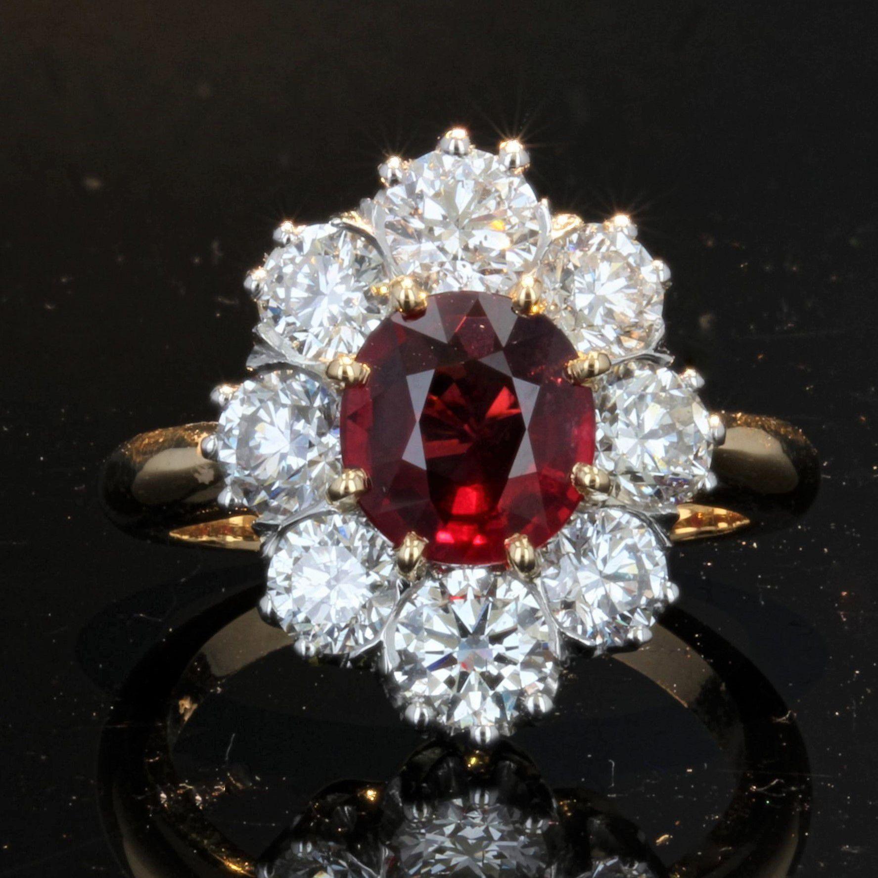 Antiker Gnseblmchenring mit Rubin-Diamanten aus 18 Karat Gelbgold und Platin (Moderne) im Angebot