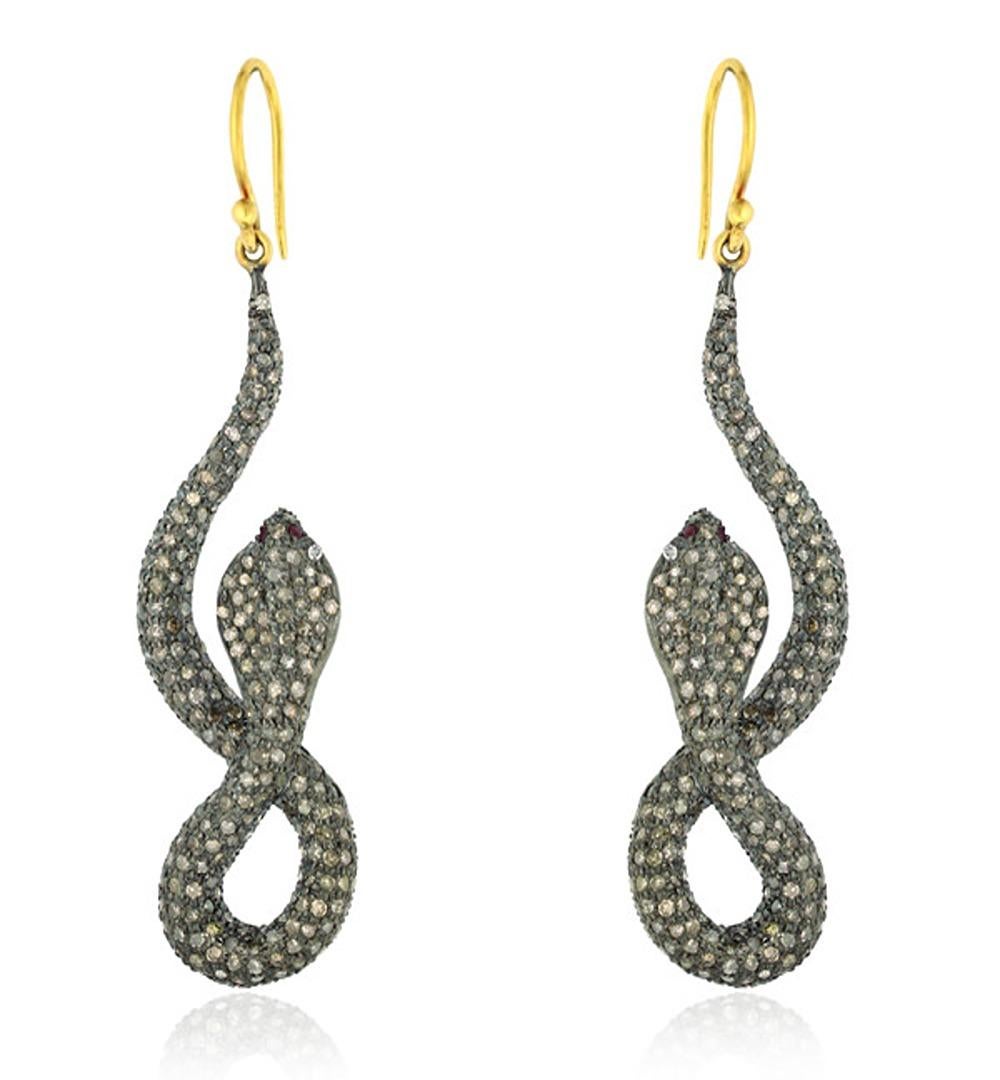 18k:1.34g,
Diamant:6,6ct,
Silver:6.65gm,
Ruby:0.10ct
Größe: 62X17MM