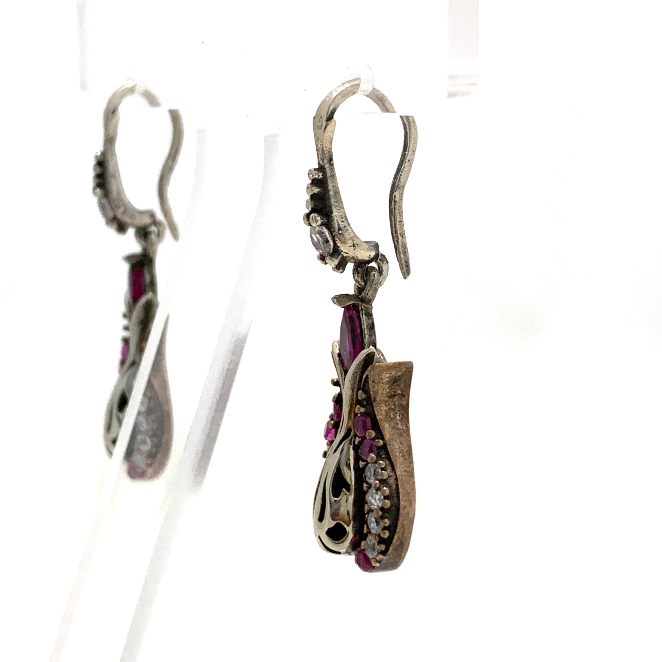 Neoegizio Orecchini a goccia in argento Sterling Ruby e diamanti simulati in stile antico anni '90 in vendita