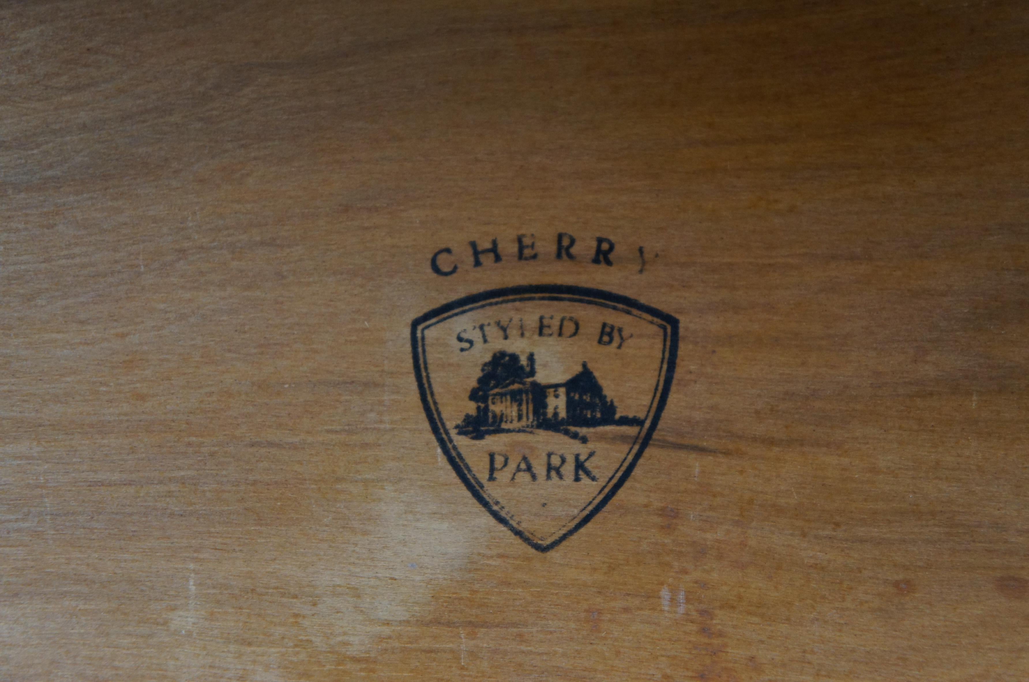 Vintage American Federal Style Cherry Lowboy Chest & Mirror Dresser In Fair Condition For Sale In Dayton, OH