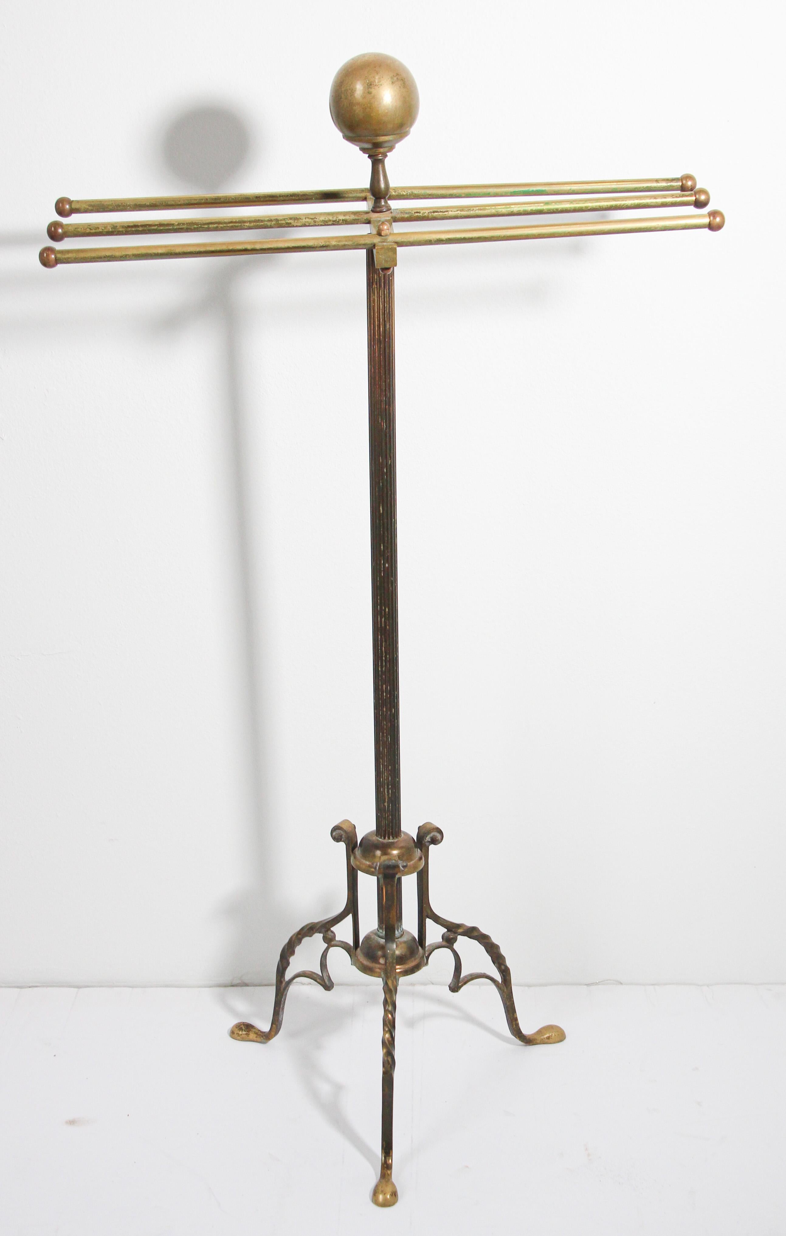 Hollywood Regency antique style brass valet towel stand.
Stylish and elegant brass valet stand.
Perfect for any gentleman's closet, bedroom or bathroom.
Manufacturer: Glo-Mar Artworks
Materials: Brass
Age: 1950's
Dimensions
14