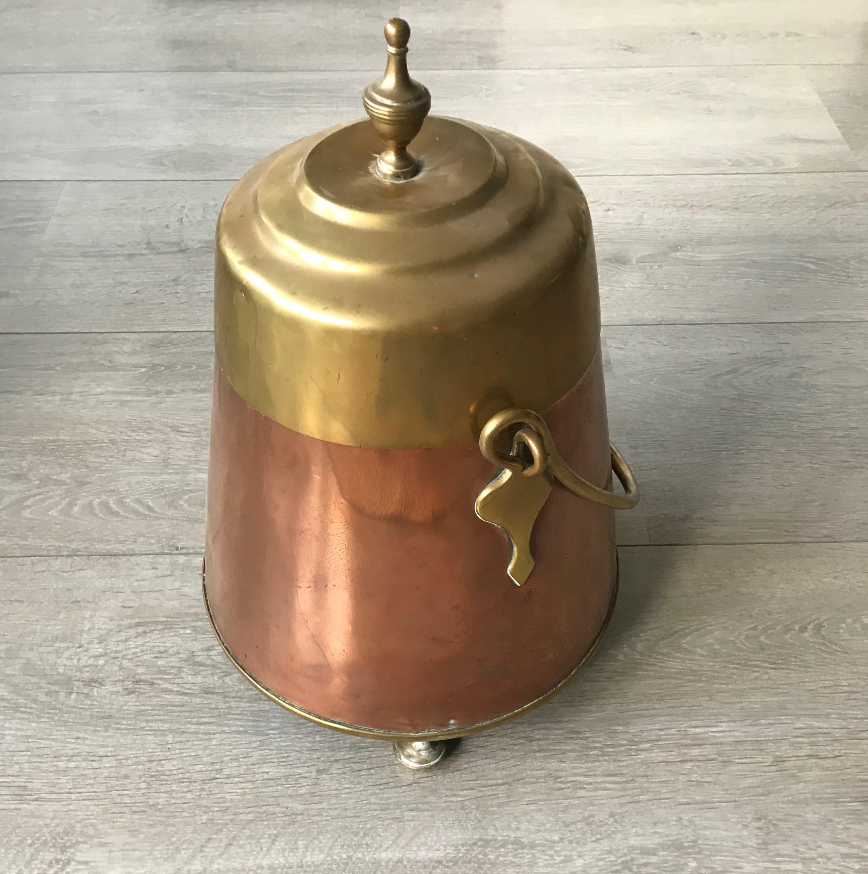 Antique Stylish Copper and Brass Coal Kettle, Fire Extinguisher Fire Place Decor For Sale 1