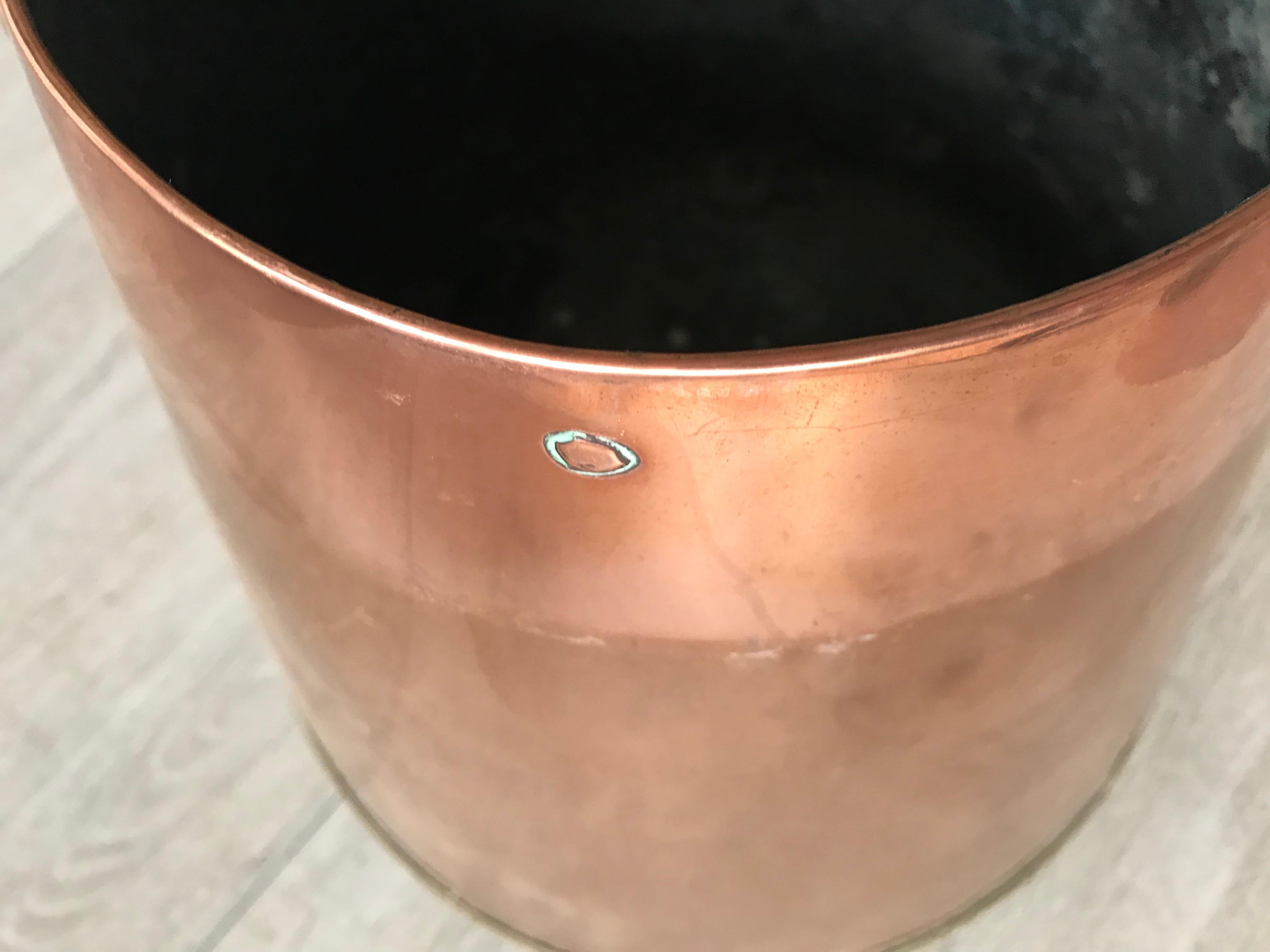 Antique Stylish Copper and Brass Coal Kettle, Fire Extinguisher Fire Place Decor In Good Condition For Sale In Lisse, NL