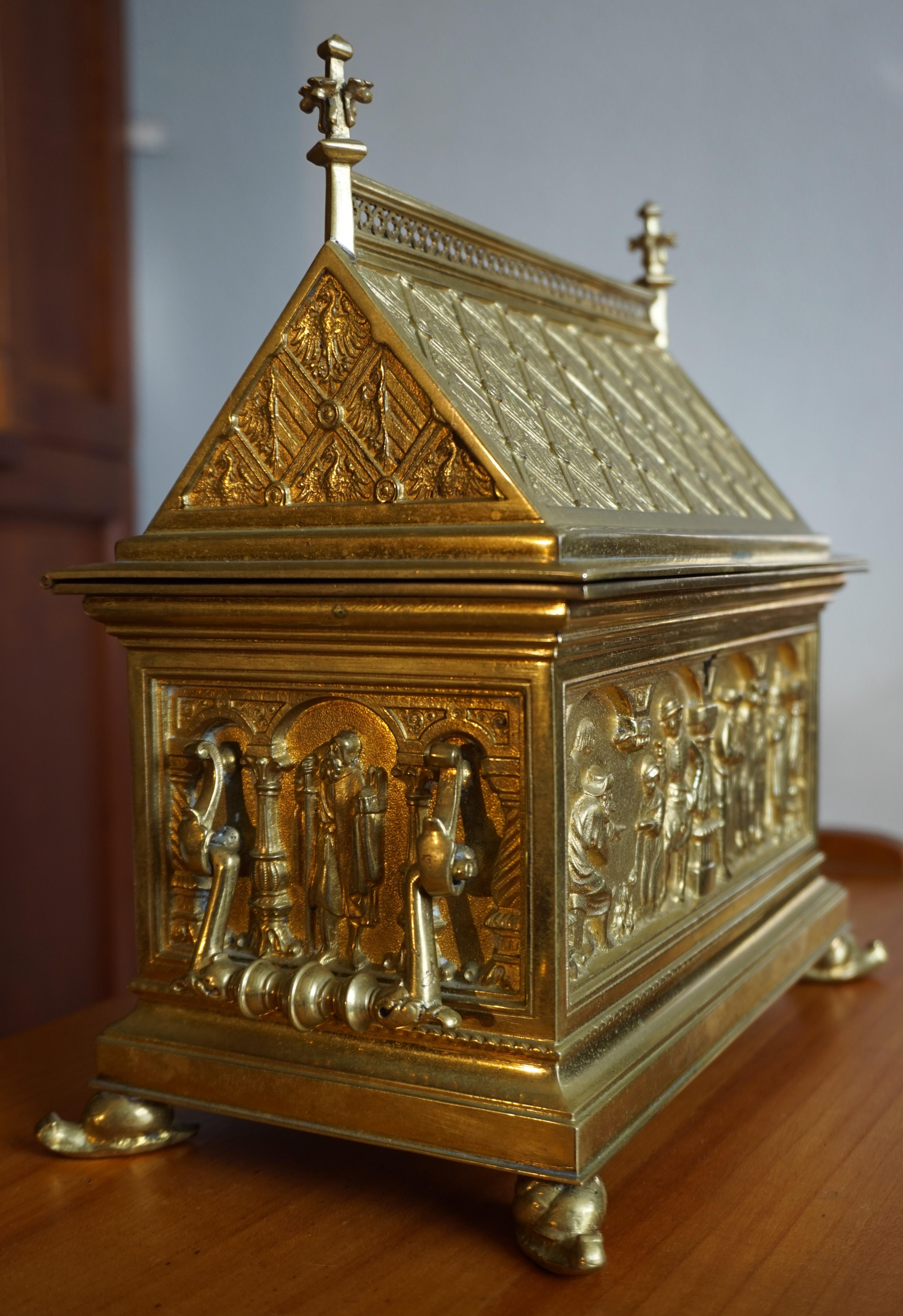 Antique & Stylish Gothic Revival Gilt Bronze & Brass Church Relic or Jewelry Box In Excellent Condition In Lisse, NL