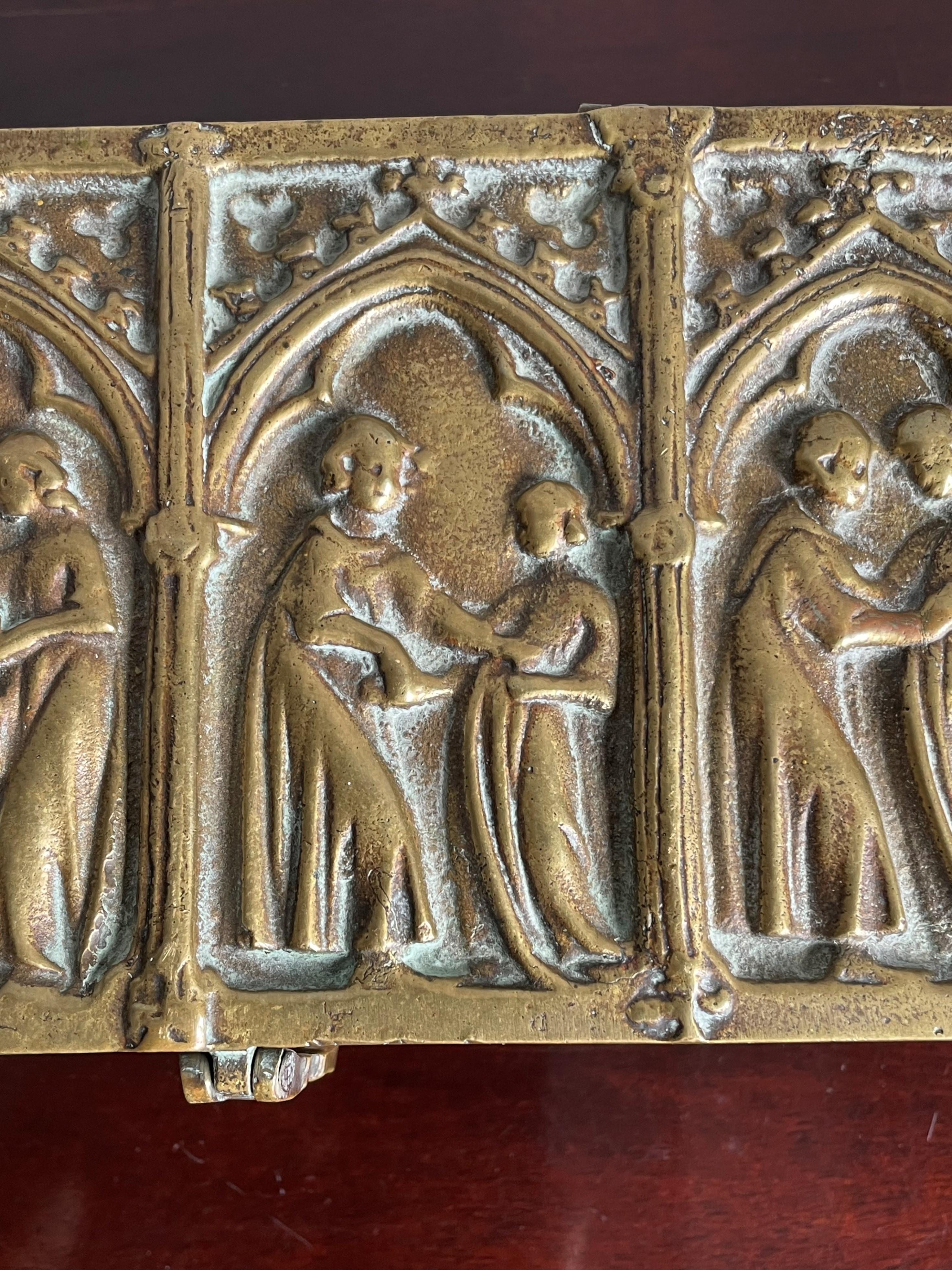 Antique & Stylish Gothic Revival Thick Bronze Church Relic or Jewelry Box In Good Condition In Lisse, NL