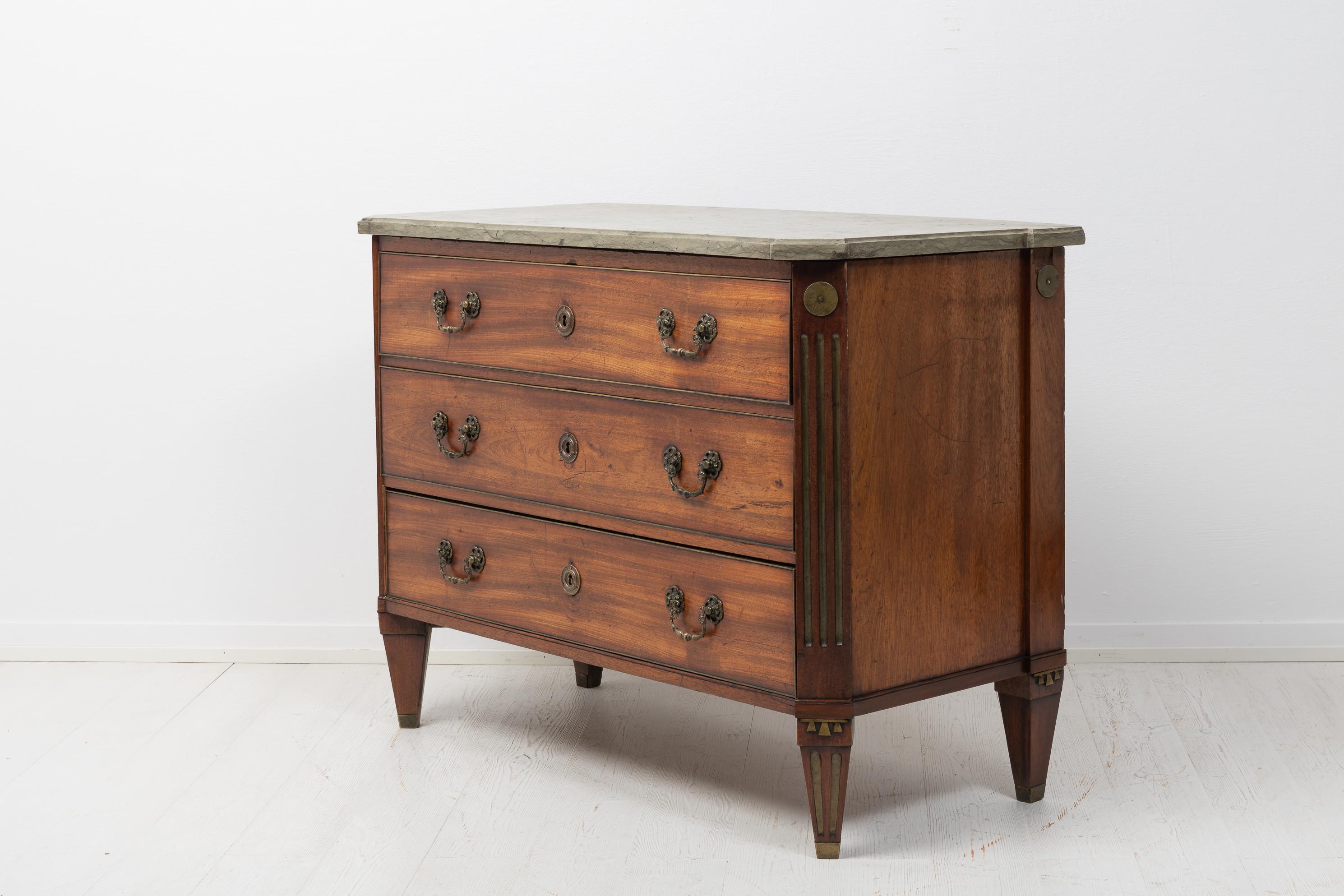 Antique Stylish Swedish Stockholm Gustavian Commode In Good Condition For Sale In Kramfors, SE