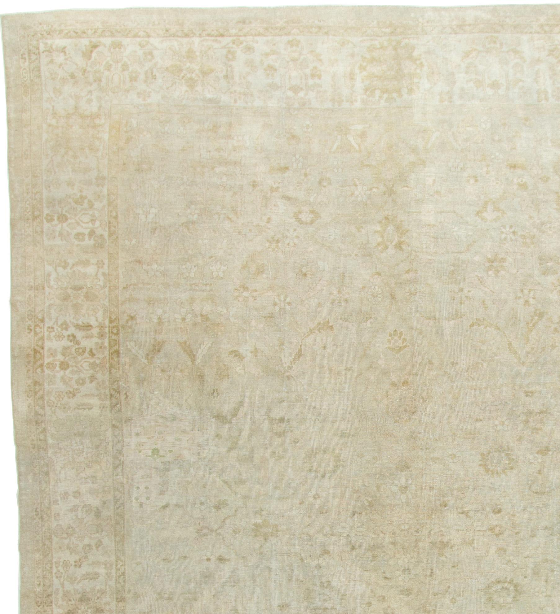 Antiker, gedämpfter, persischer Sultanabad-Wollteppich, handgeknüpft, um 1890, 11' X 15'6 cm (Persisch) im Angebot