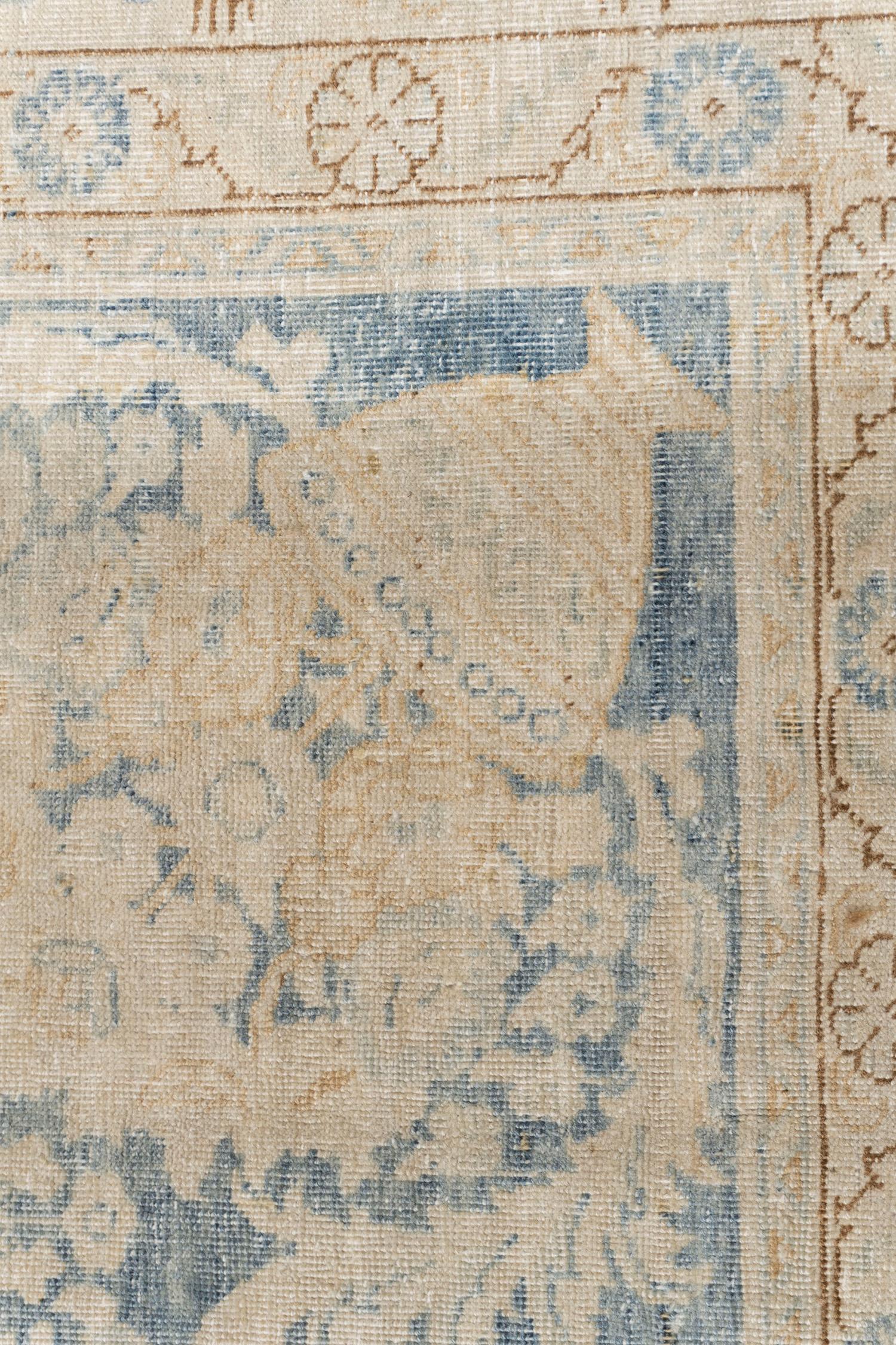 Tappeto Tabriz persiano antico e sobrio 6'7 X 9'7 In condizioni buone in vendita a New York, NY