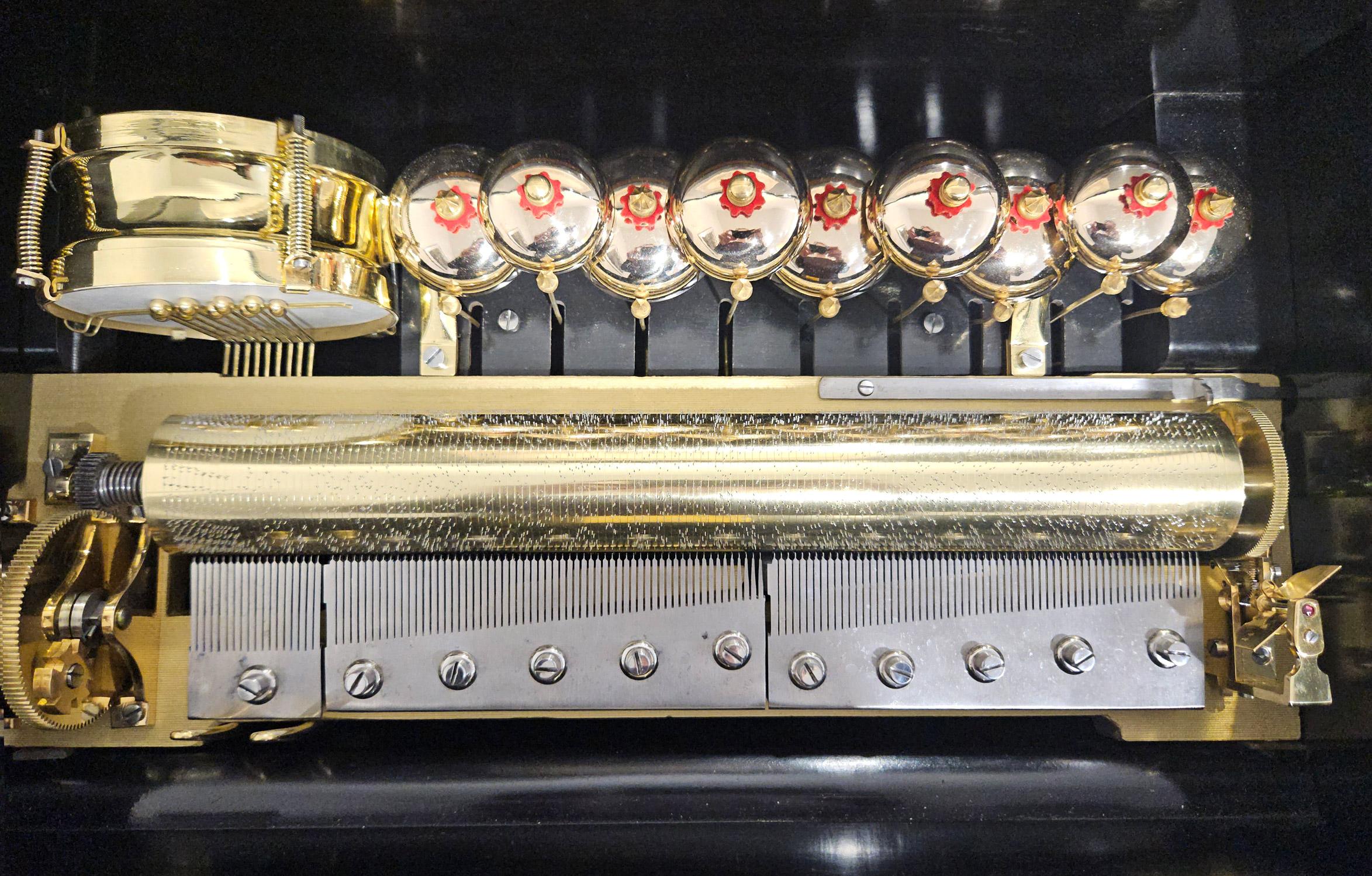 An excellent quality Sublime Harmony antique music box with drum and bells made by Paillard Vaucher et Fils in St Croix, Switzerland c. 1875.

The fully serviced musical movement features a drum with nine beaters and nine saucer bells arranged in
