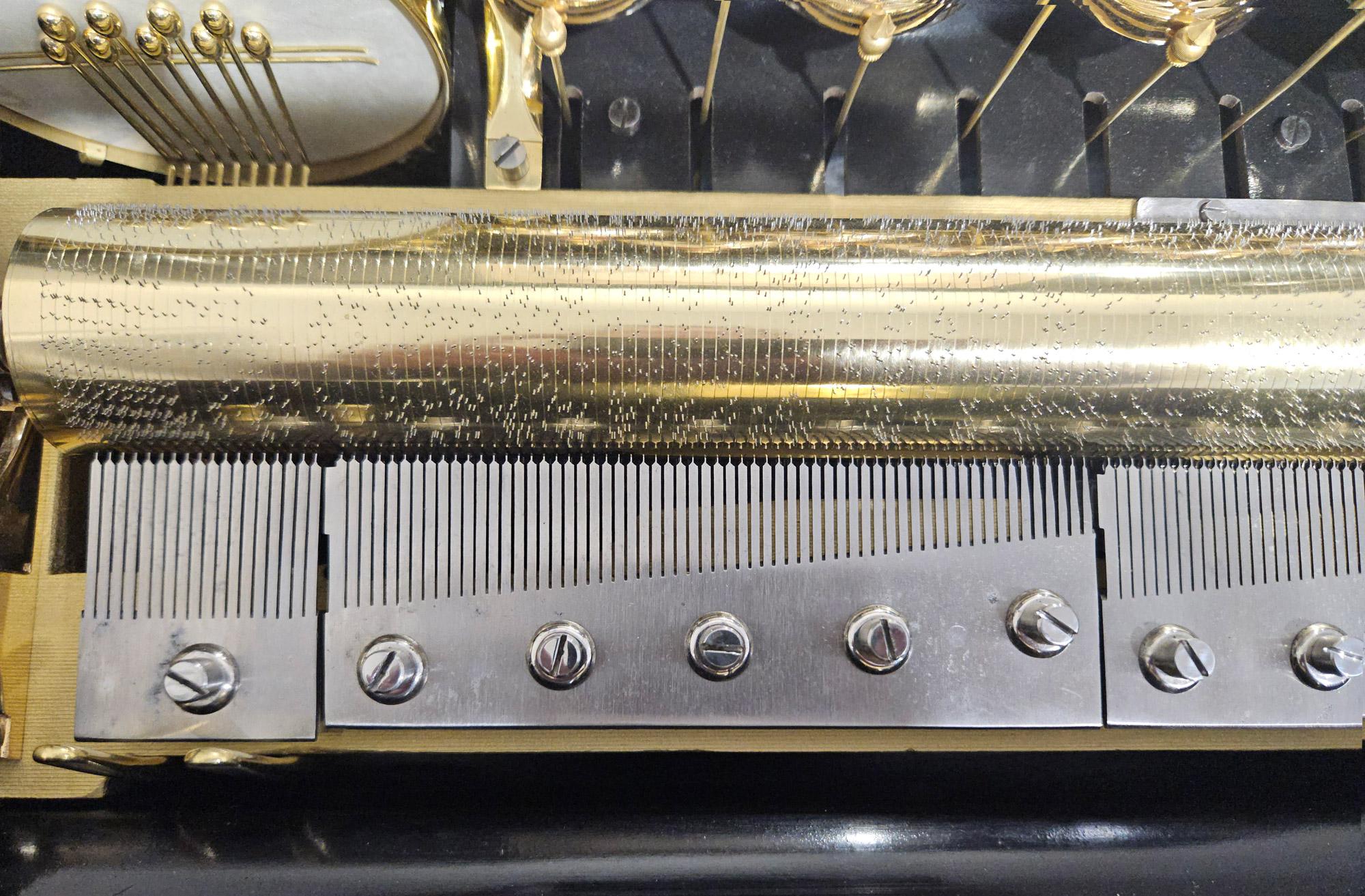 Antique Sublime Harmony Bell & Drum Music Box, Paillard Vaucher et Fils, c. 1875 In Good Condition For Sale In London, GB