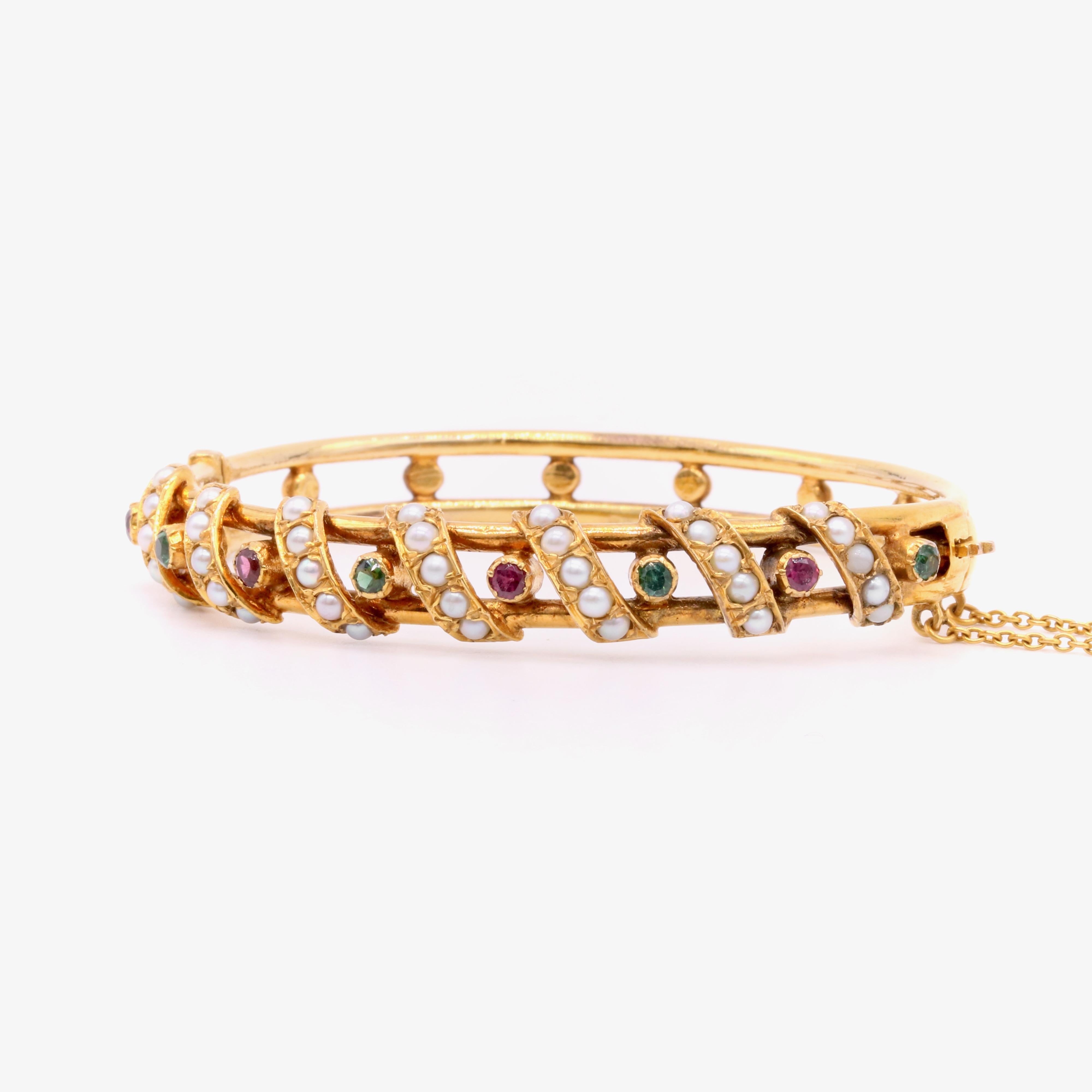 Antique Suffragette 23g 18K Gold Rhodolite Garnet, Peridot & Pearl Hinged Bangle In Good Condition For Sale In Staines-Upon-Thames, GB