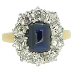 Anello antico Sugarloaf con zaffiro e diamante a grappolo