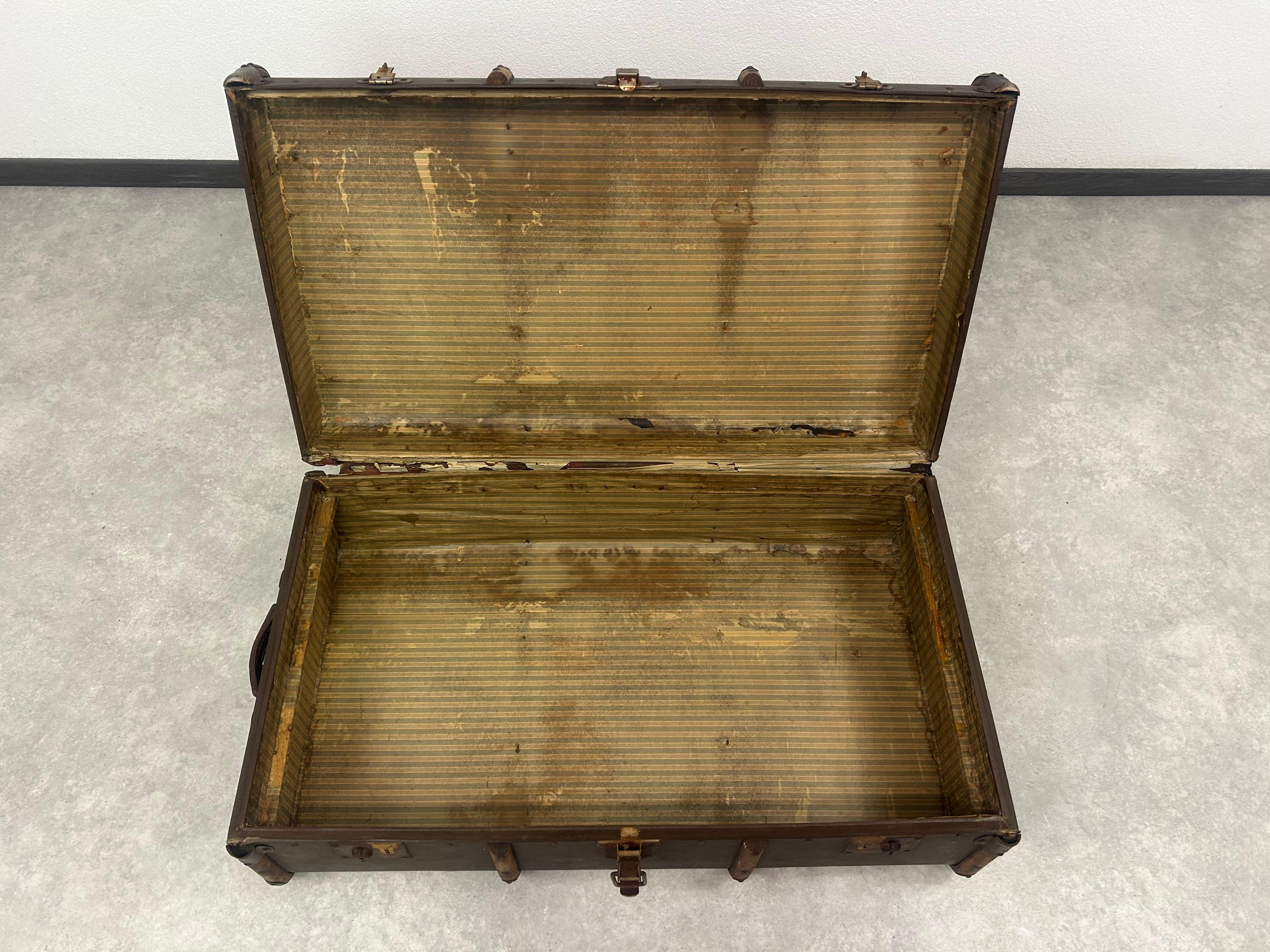 Antique valise de voyage à l'étranger en vente 4