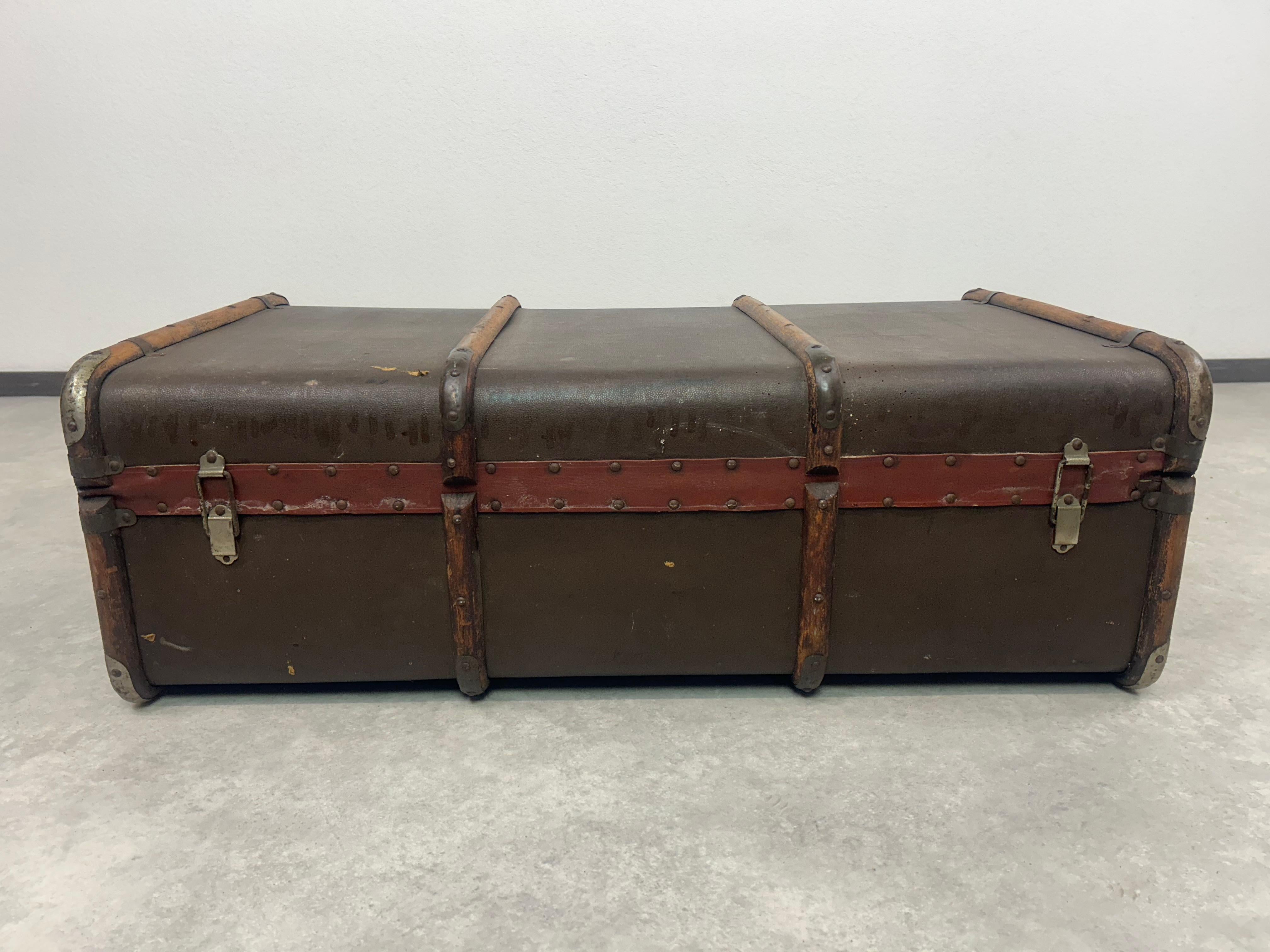 Antique valise de voyage à l'étranger en vente 6