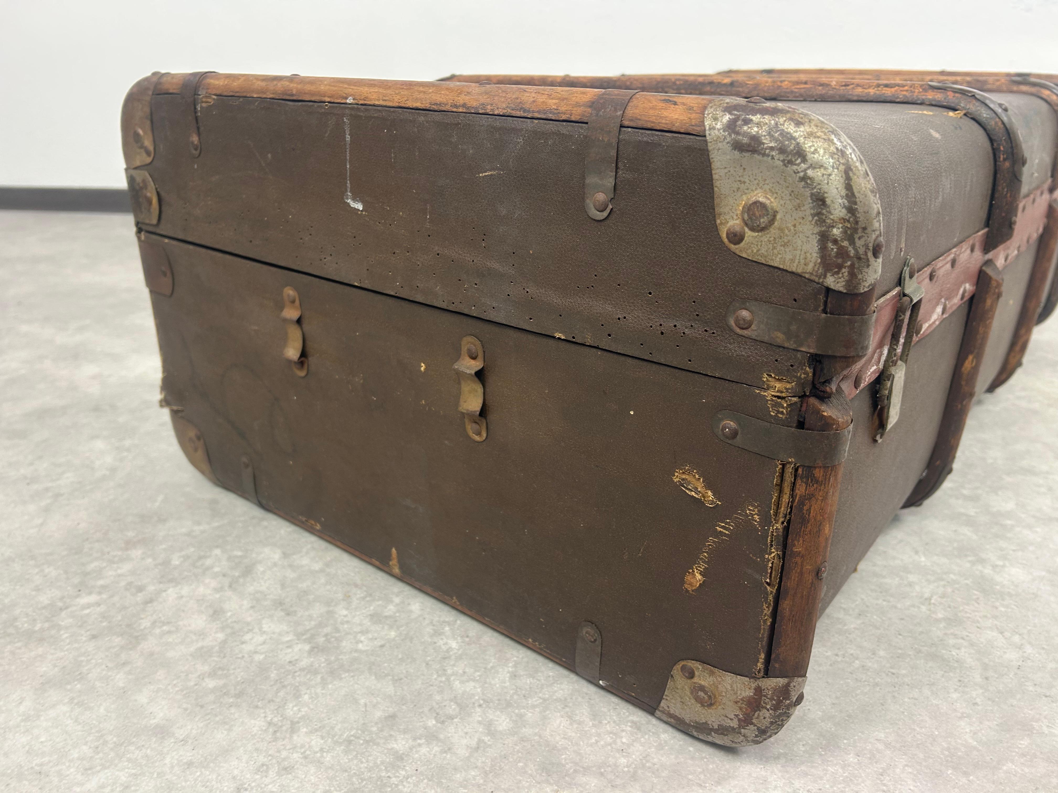 Antique valise de voyage à l'étranger en vente 7