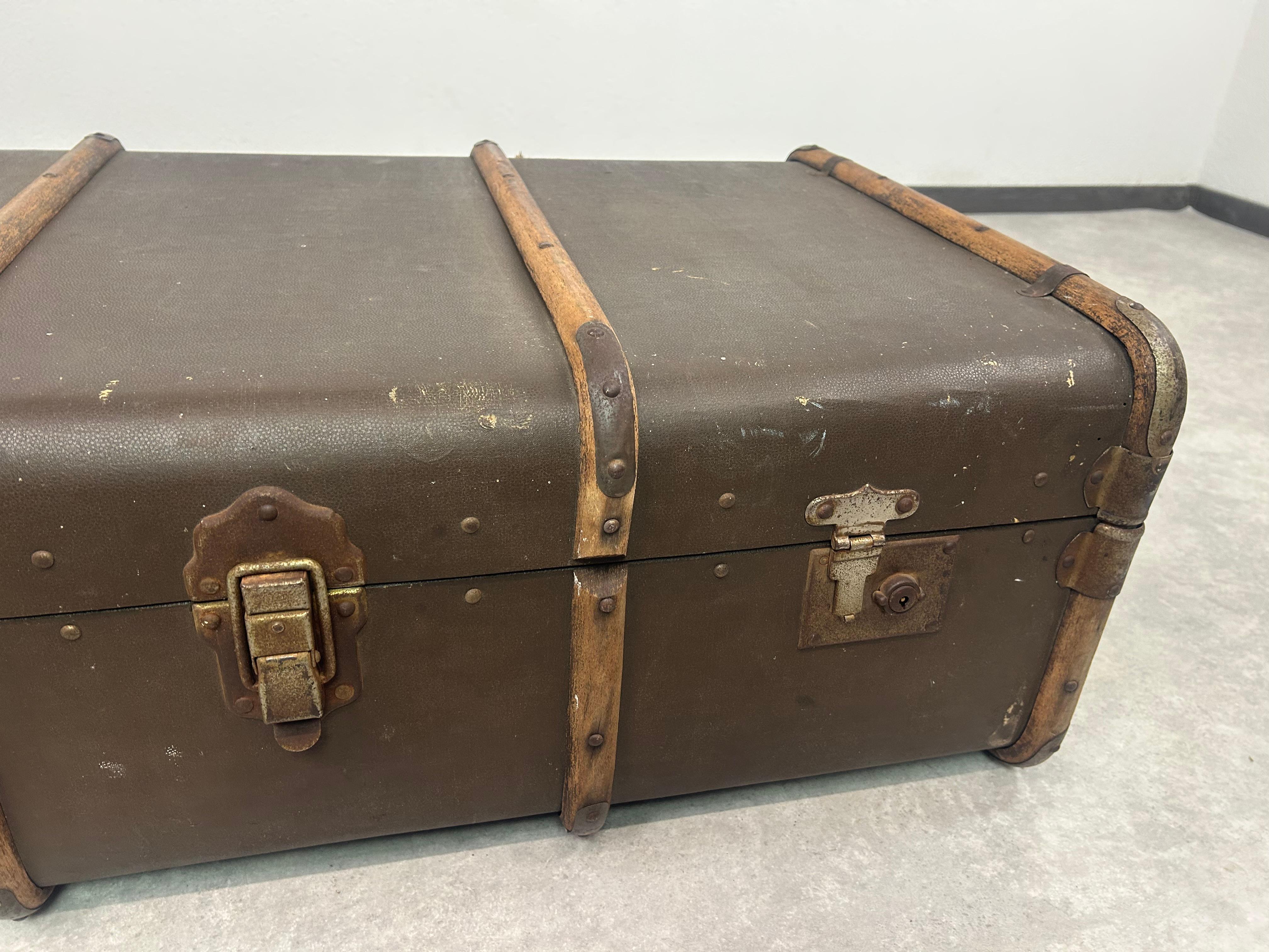 Antique valise de voyage à l'étranger État moyen - En vente à Banská Štiavnica, SK