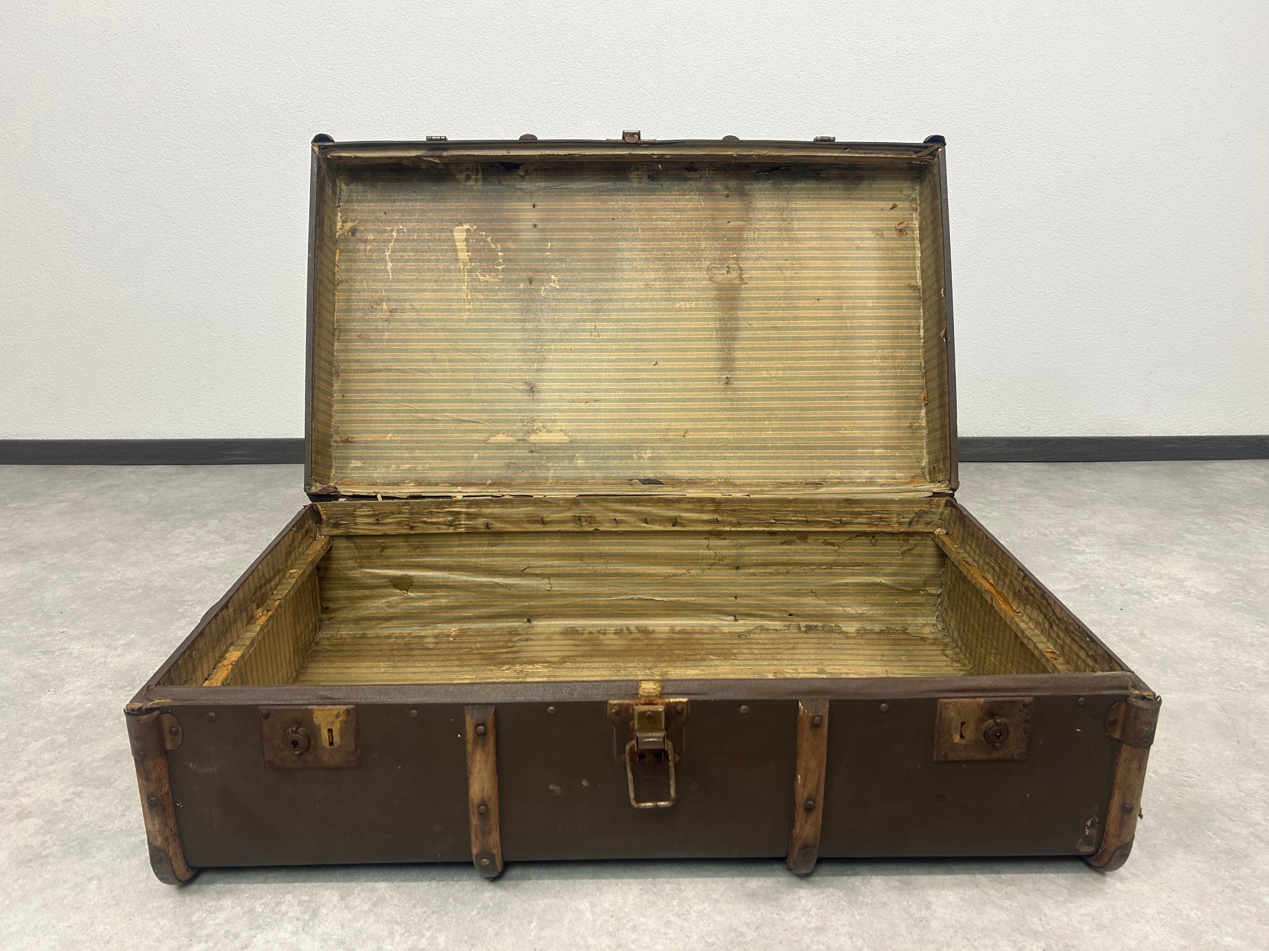 Antique valise de voyage à l'étranger en vente 3