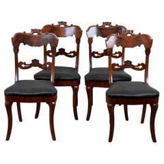 Sillas auxiliares de madera