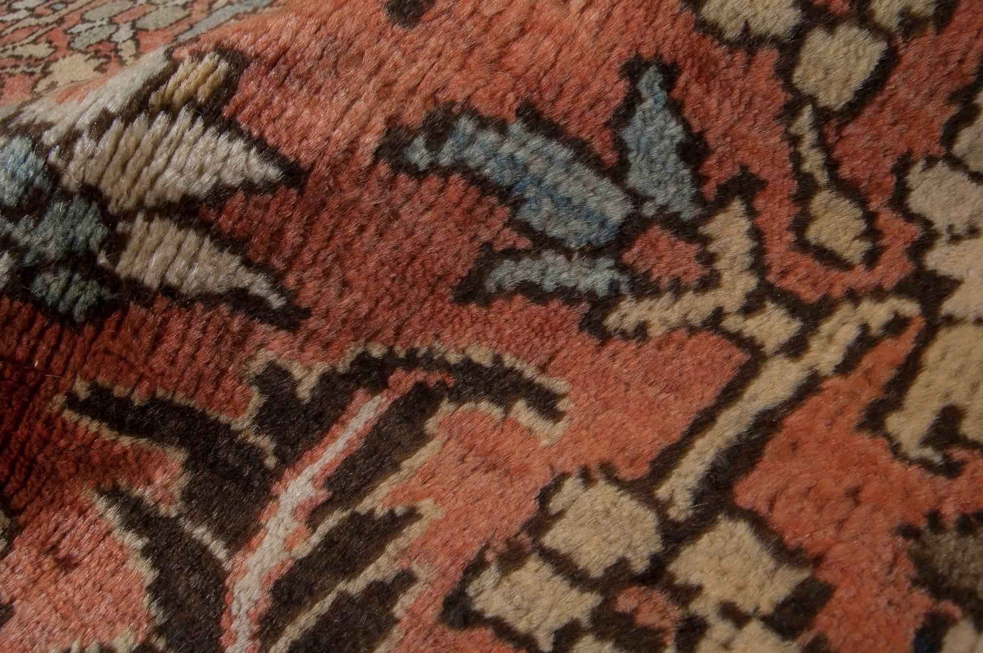 Perse Antiquities Sultanabad Brown Tapis de laine fait à la main en vente