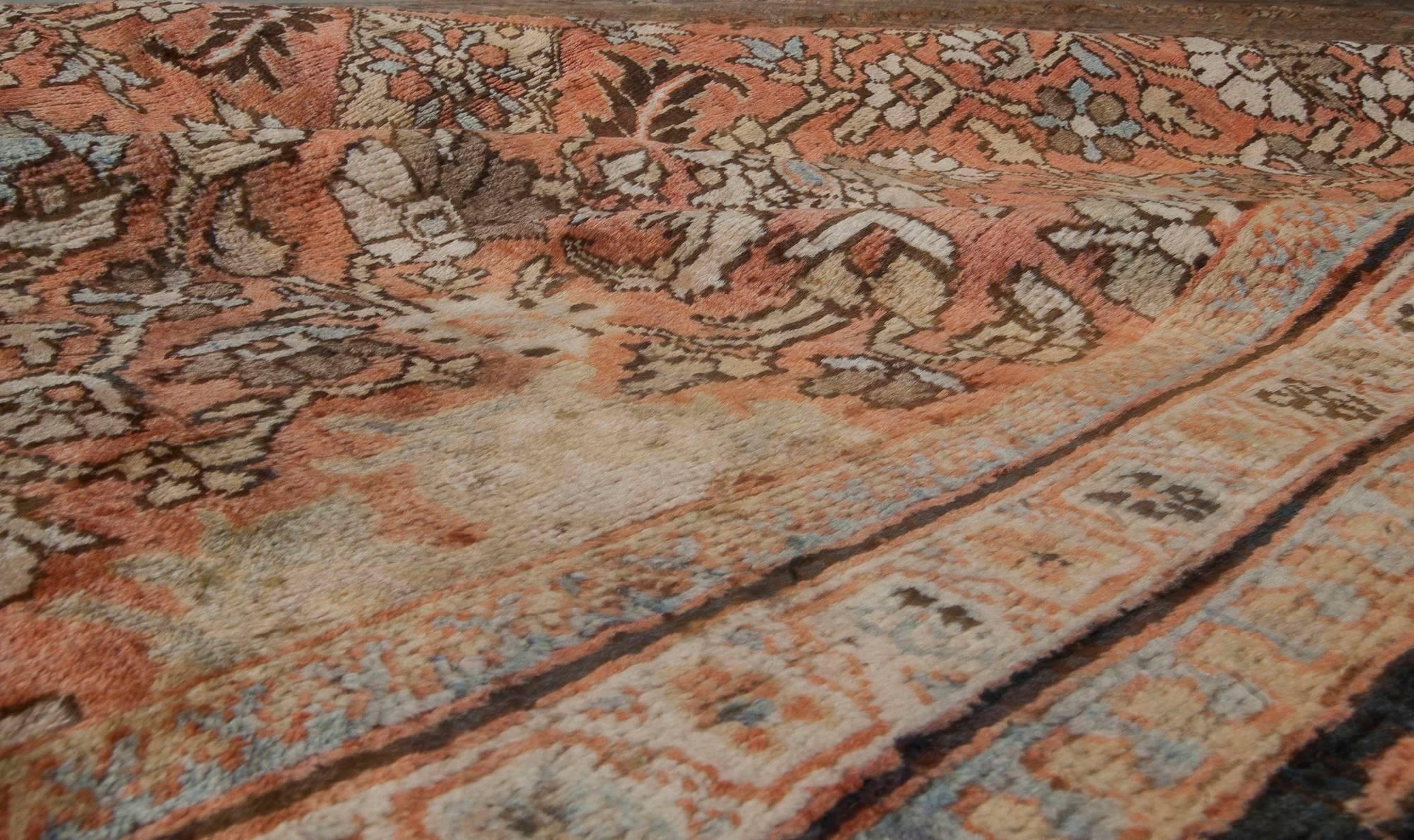 Antique Sultanabad Brown Handmade Wool Rug In Good Condition For Sale In New York, NY