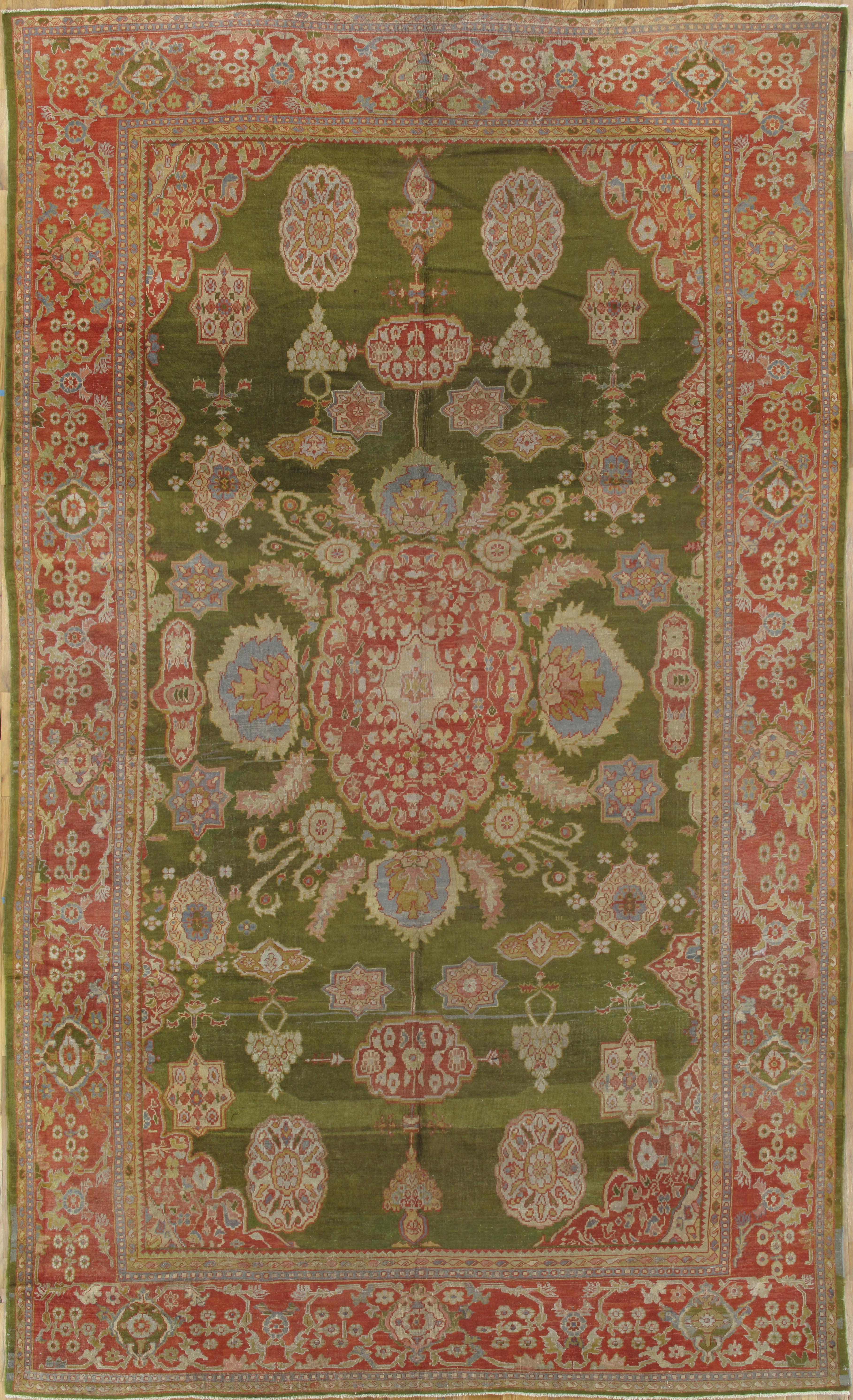 En 1883, Ziegler and Co. de Manchester, en Angleterre, a établi une manufacture de tapis persans à Sultanabad, en Iran, en employant des designers des grands magasins occidentaux, comme B. Altman et Liberty of London, pour modifier les motifs