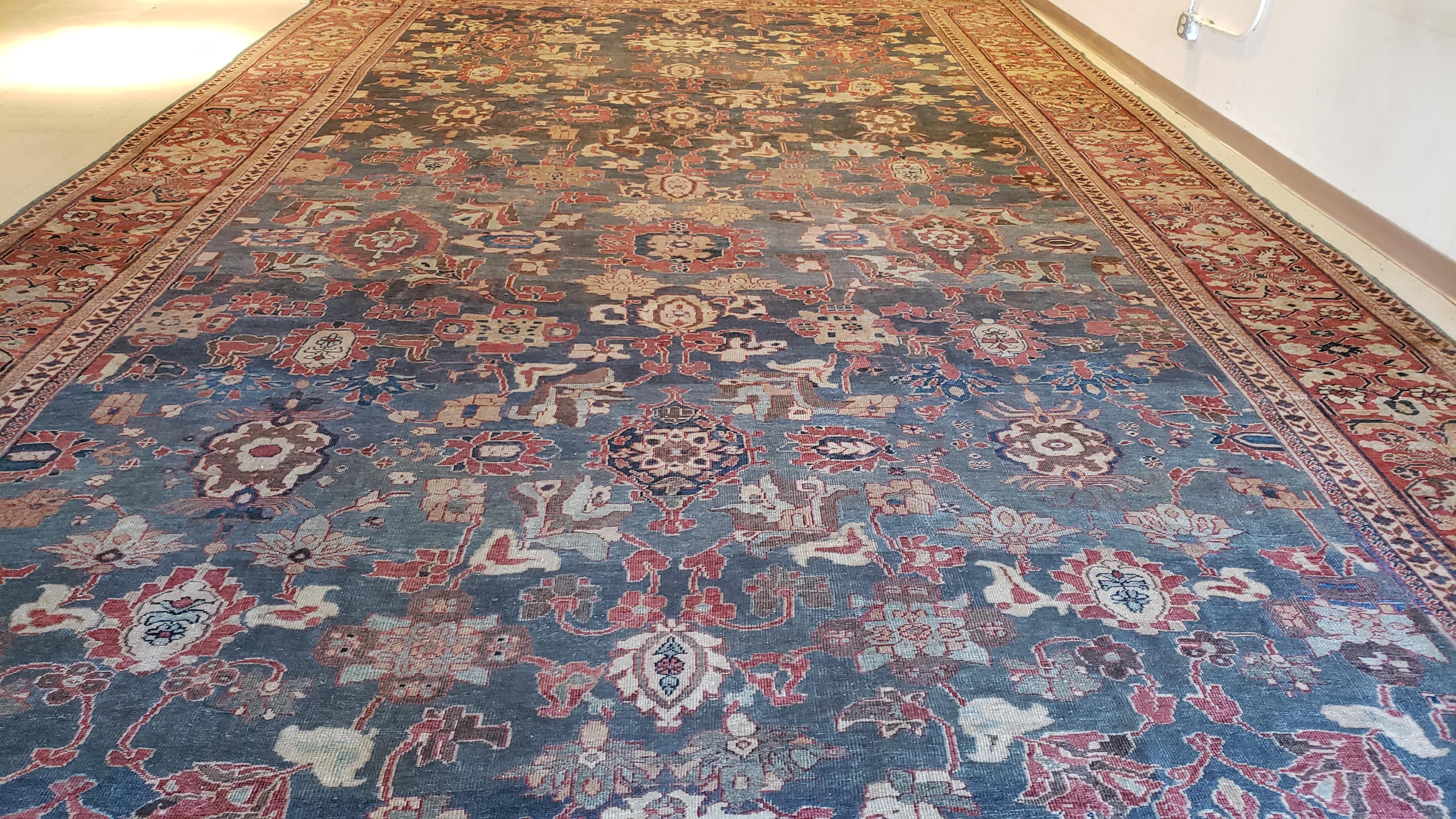 Antique Sultanabad Carpet, Handmade Persian Rug, Gray, Blue, Green Soft Red In Good Condition For Sale In Port Washington, NY
