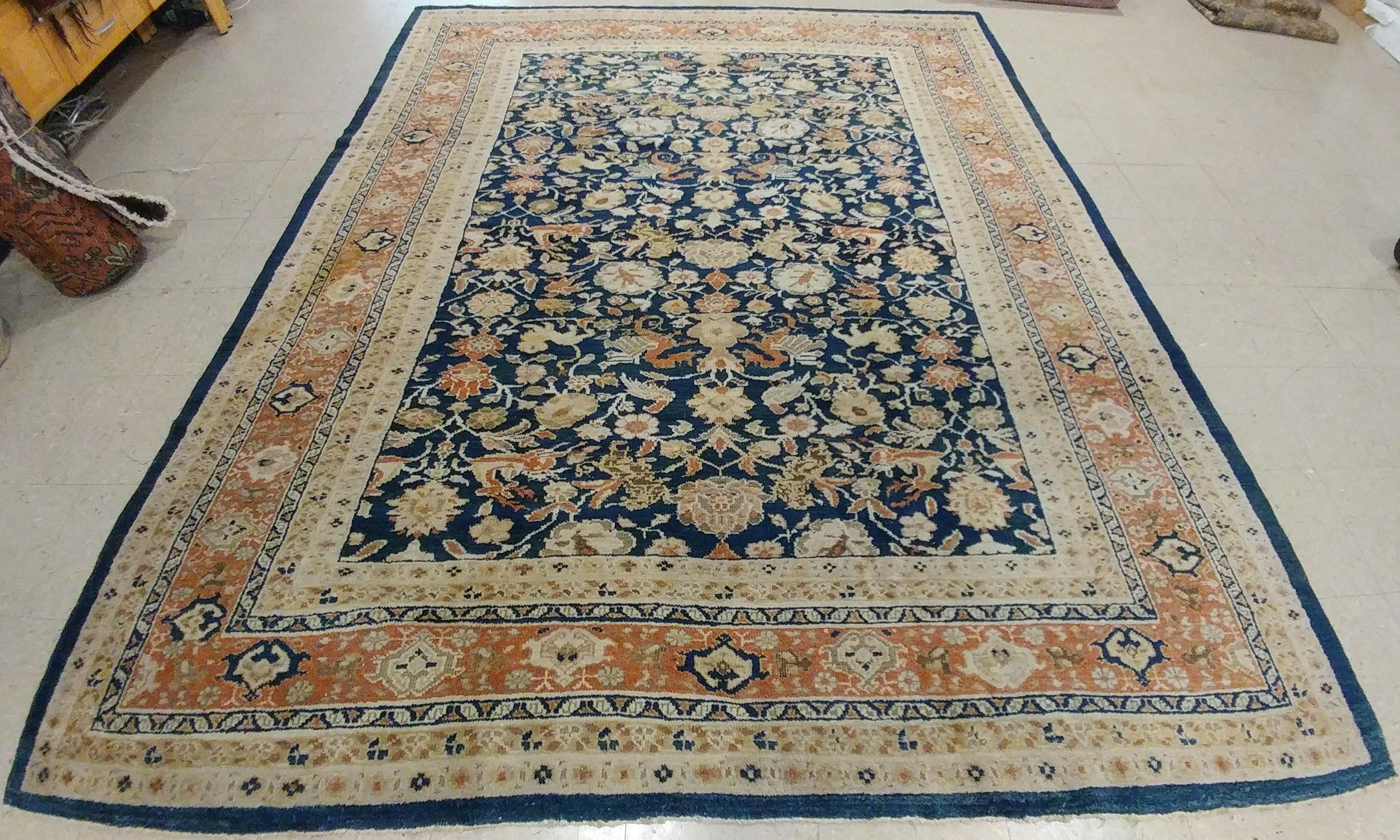 Antique Sultanabad Carpet In Excellent Condition For Sale In Port Washington, NY