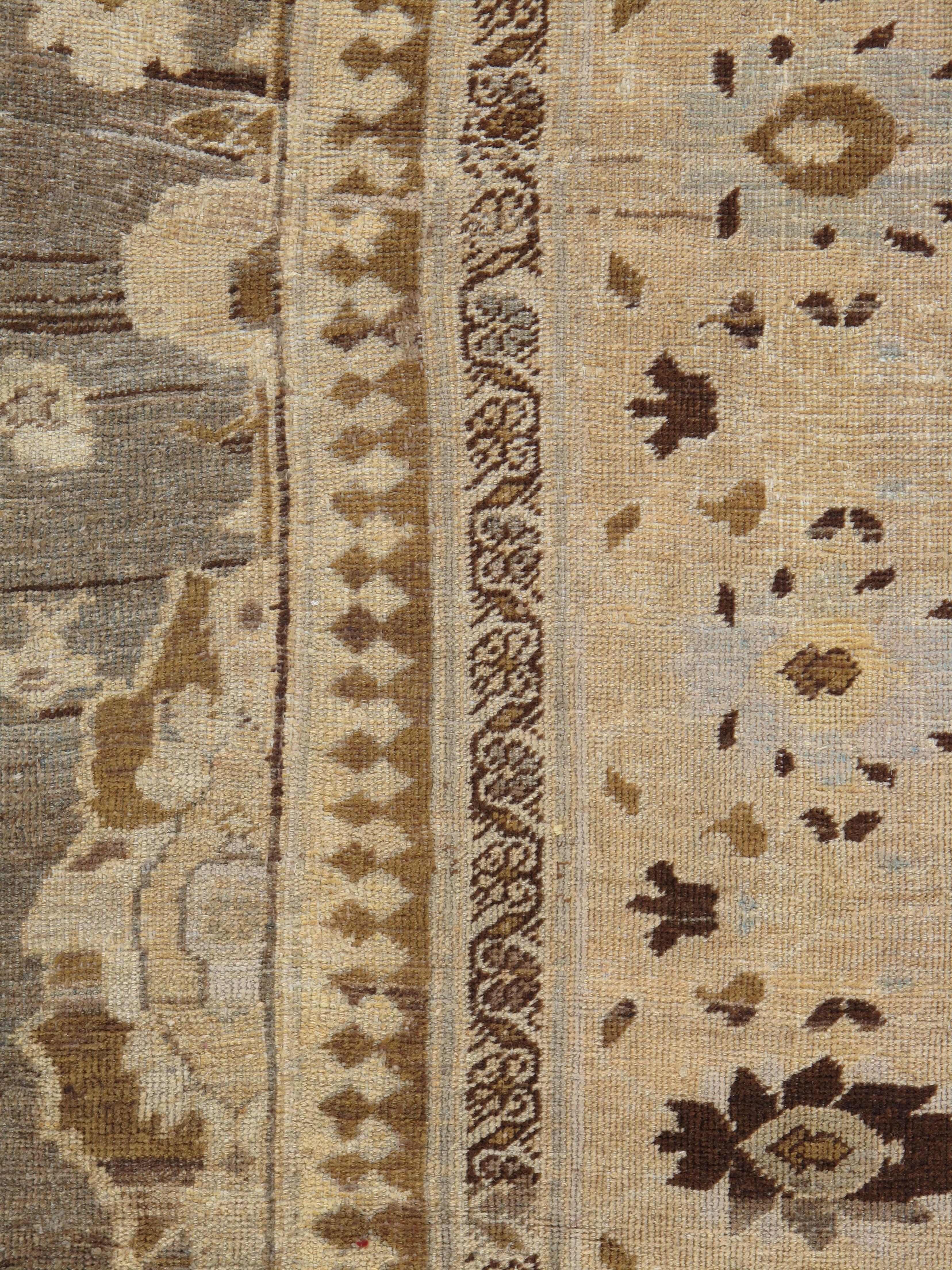 Tapis persan ancien Sultanabad, fait à la main, gris, ivoire, taupe, bleu clair Bon état - En vente à Port Washington, NY