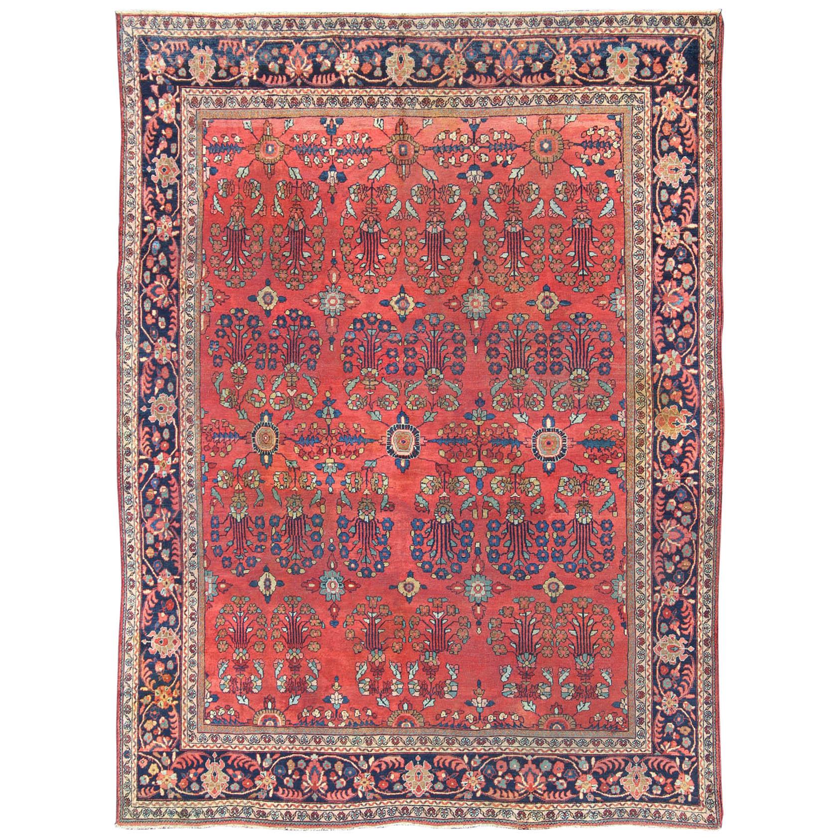 Alfombra sultanabad antigua con flores a gran escala sobre campo rojo en venta